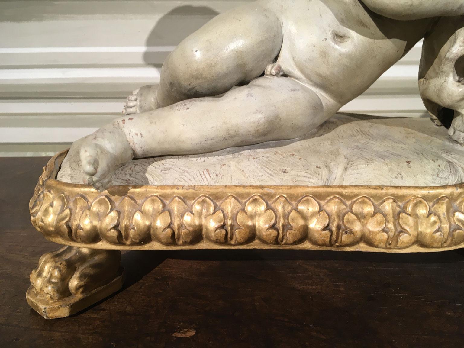 Memento Mori Scultura di teschio di bambino in finto marmo bianco della fine del XVII secolo In condizioni buone in vendita a Brescia, IT