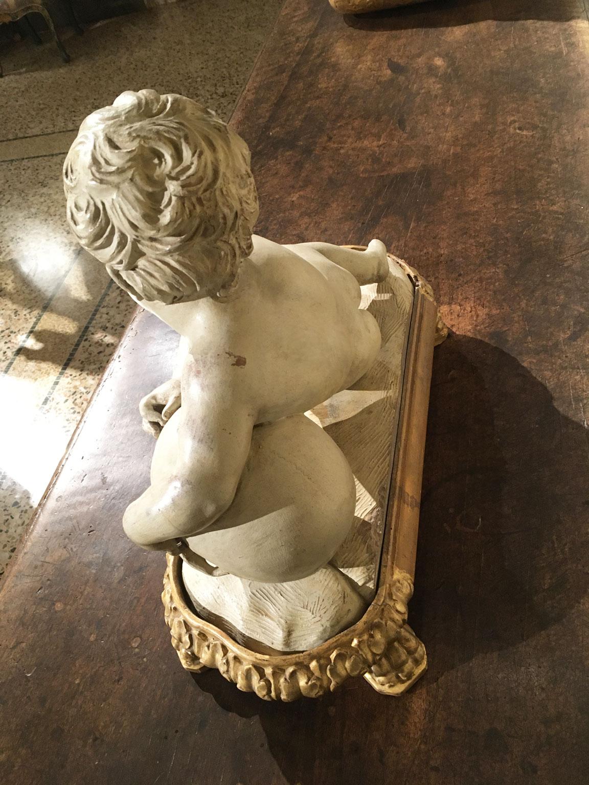 Memento Mori Scultura di teschio di bambino in finto marmo bianco della fine del XVII secolo in vendita 1