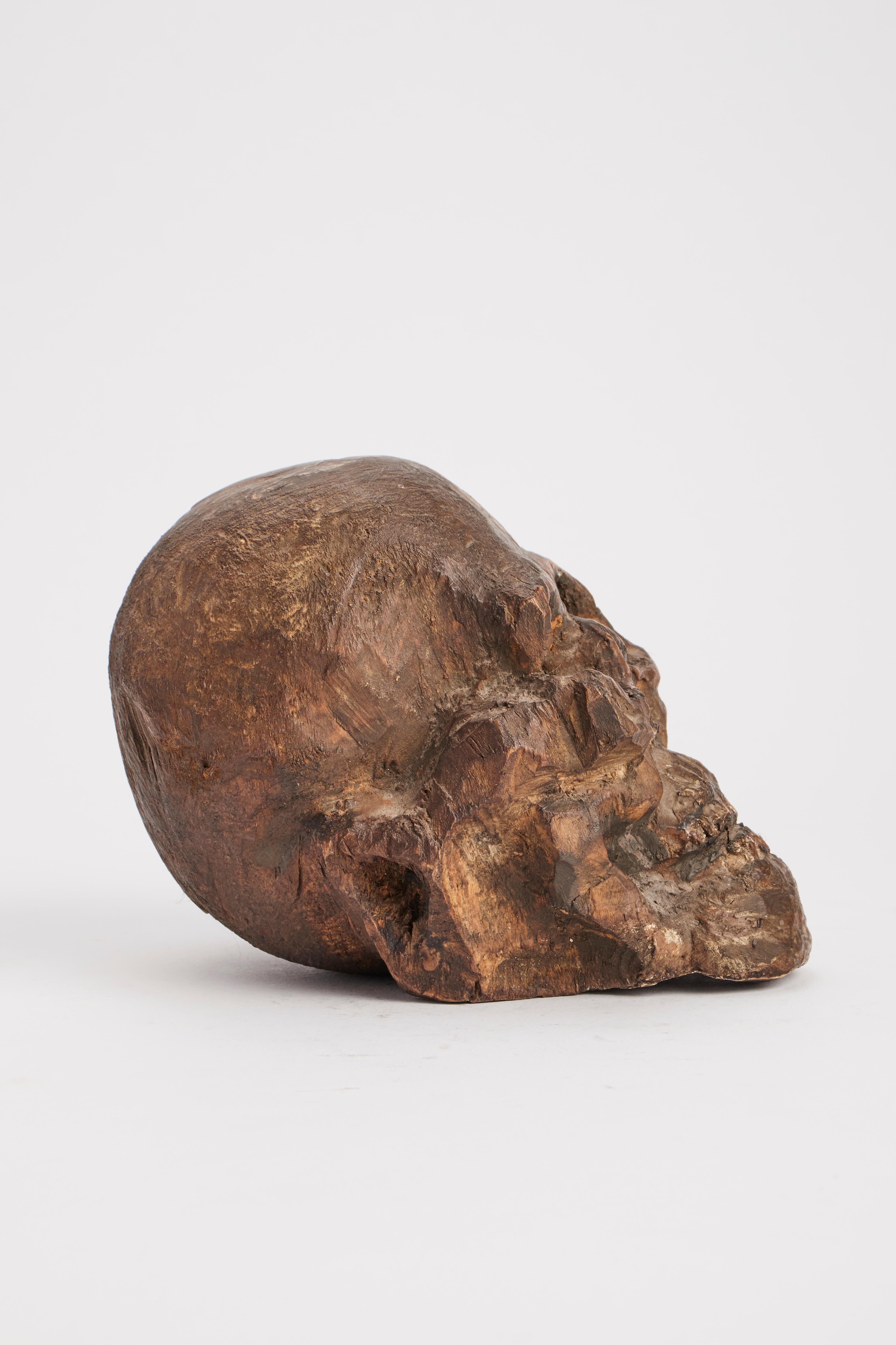 Memento mori-Skulptur, die einen Schädel darstellt, Italien 1700. (Italienisch) im Angebot