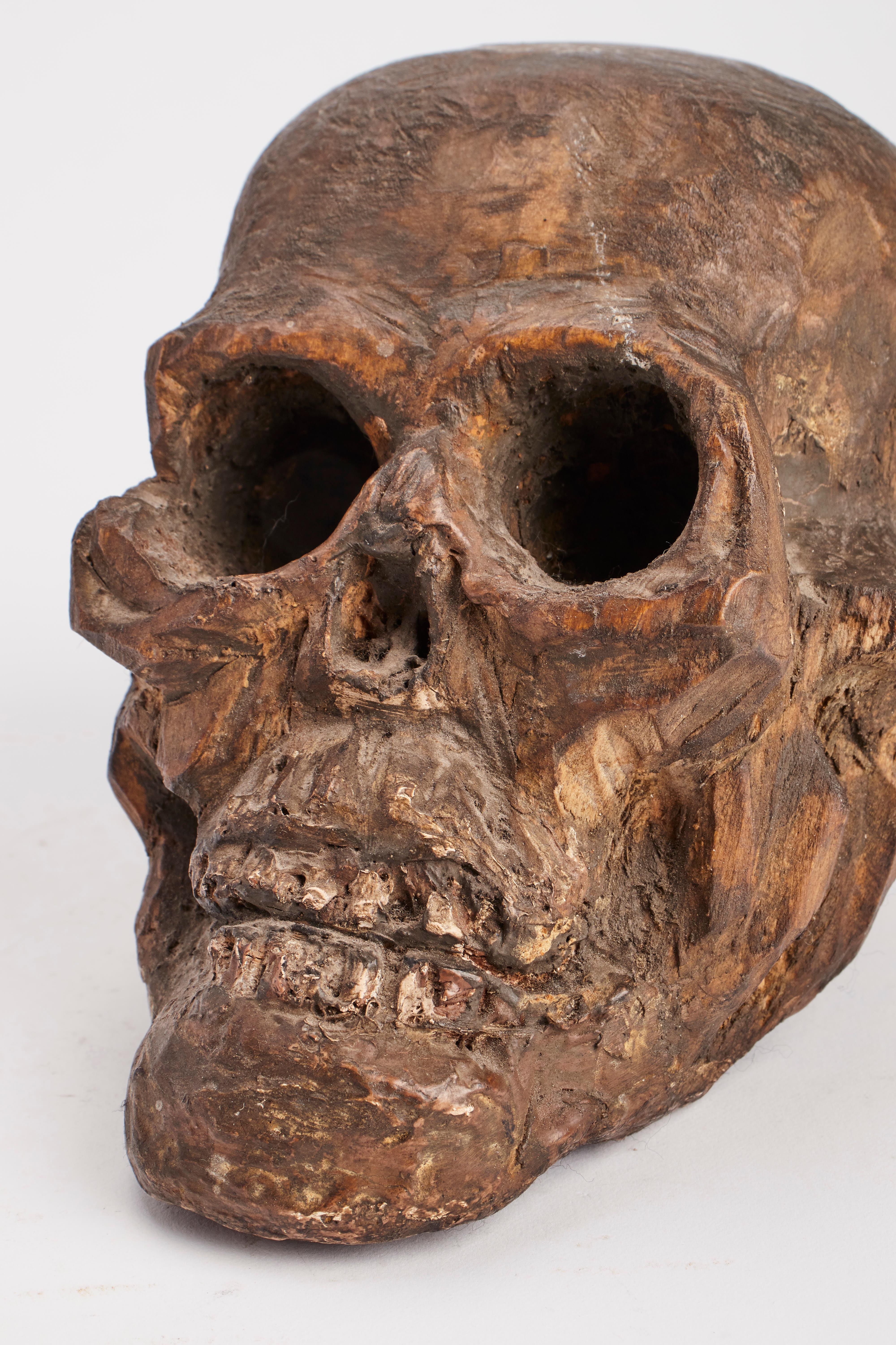 Memento mori-Skulptur, die einen Schädel darstellt, Italien 1700. (18. Jahrhundert) im Angebot
