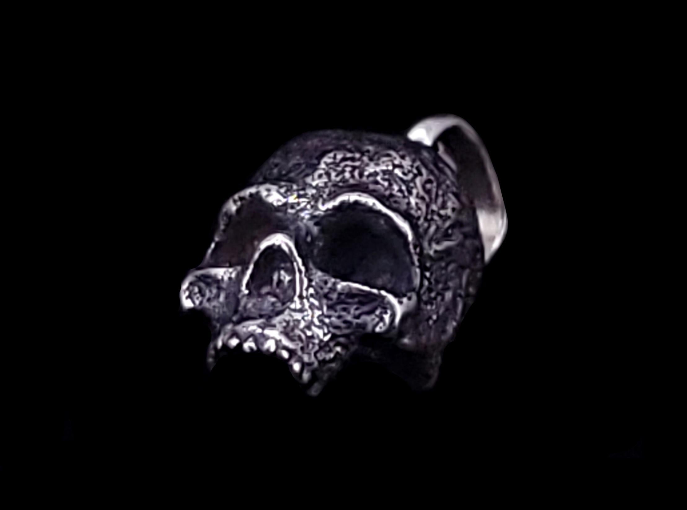 Memento Mori Skull Amulet in Sterling Silver 925 In New Condition In New York, NY
