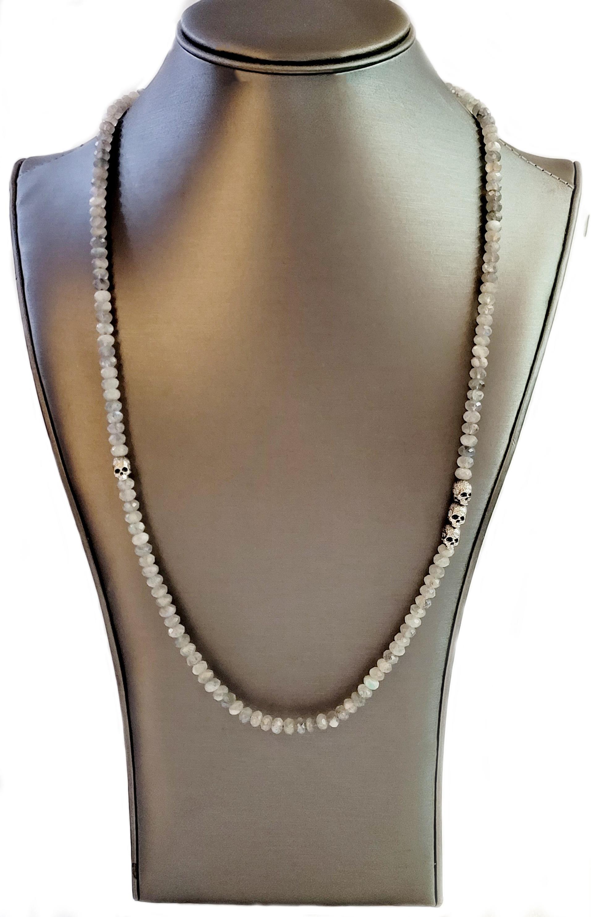 Collana di David Yurman
Collezione Memento Mori per l'uomo
Materiale: Argento 925
Collana: 5,5 mm
Stazione del cranio: 6,3 mm
Lunghezza della collana: 26''
Peso della collana: 37,3 gm
Genere Uomini
Condizione Nuova
Prezzo al dettaglio$1.250