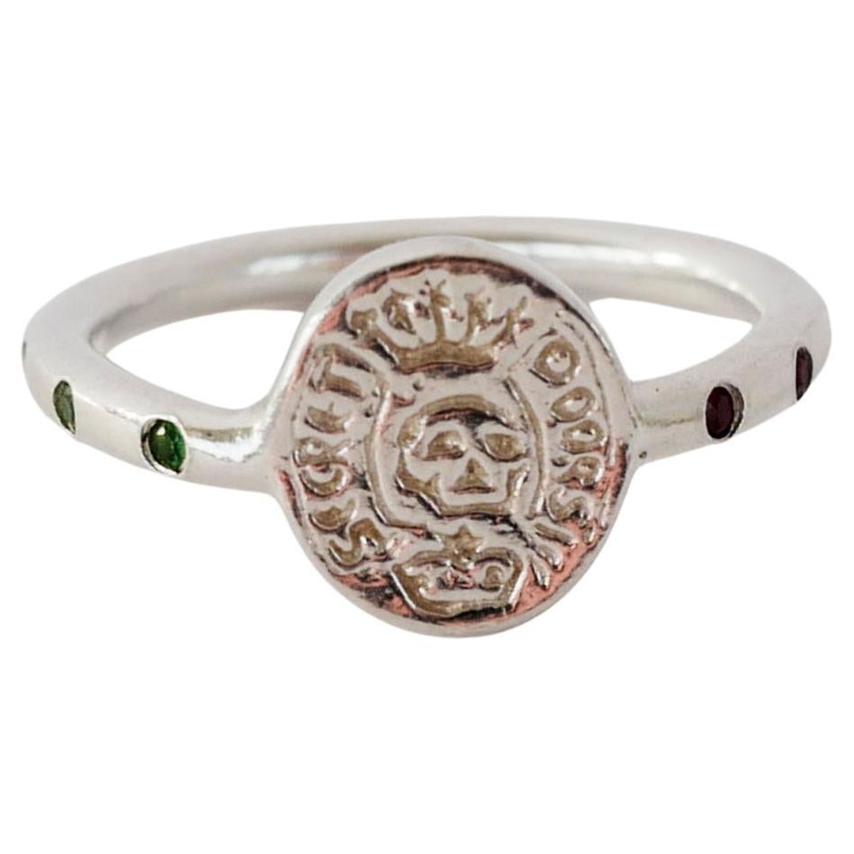 Crest Signet Anillo Calavera Esmeralda Rubí Estilo Memento Mori Plata J DAUPHIN

Pieza de firma J DAUPHIN 