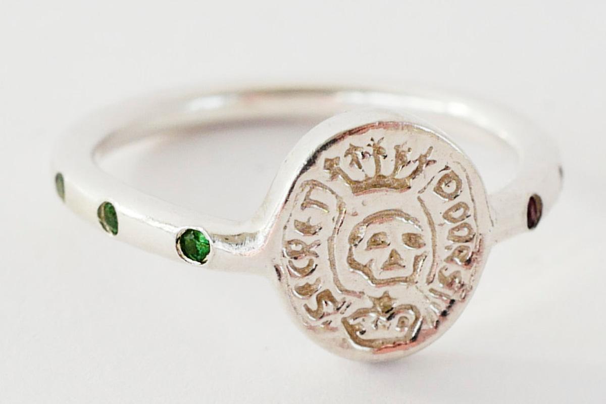 Style crest jewelry top