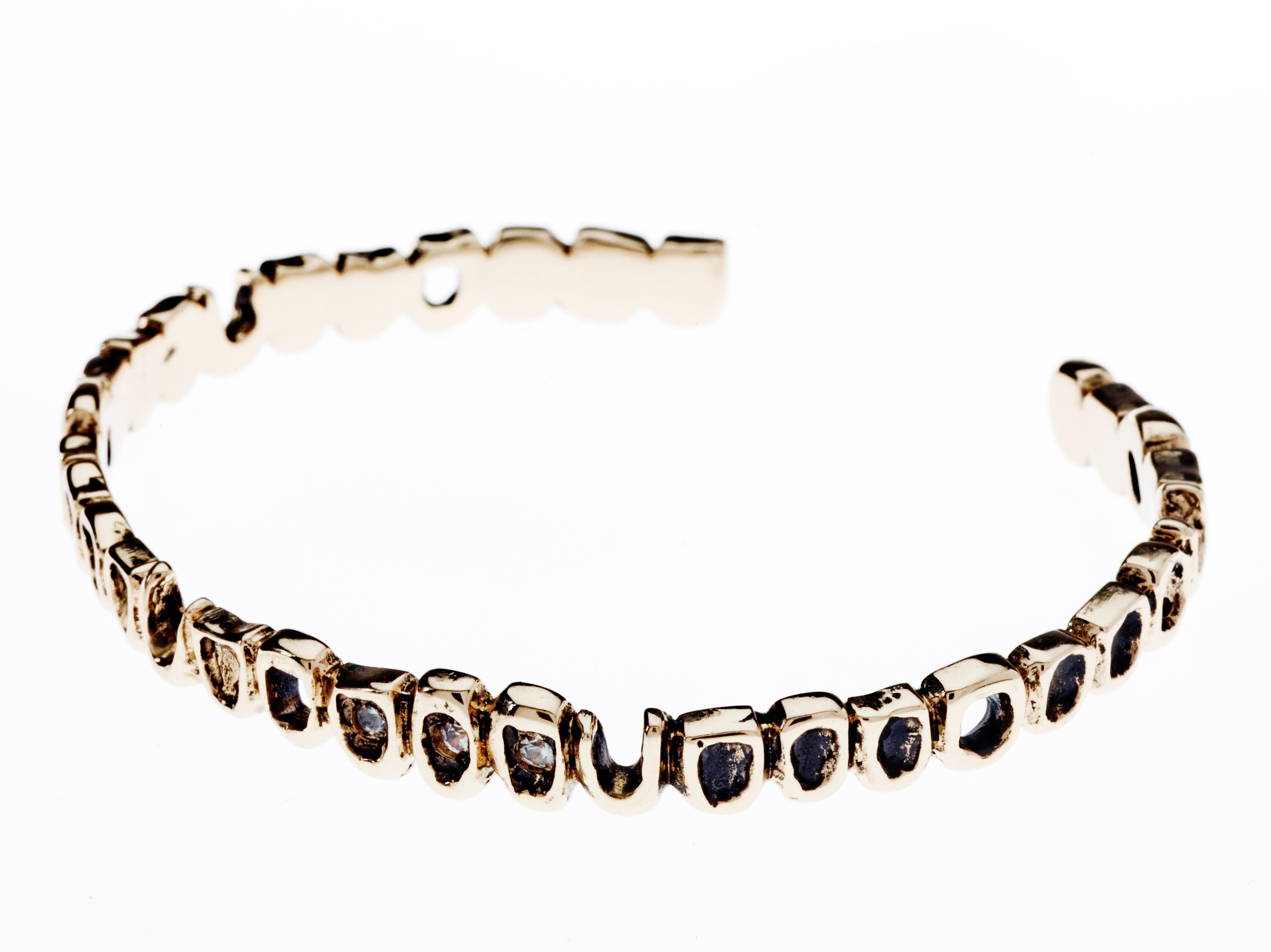 Contemporain Bracelet manchette de style Memento Mori en diamants blancs en forme de dents en vente