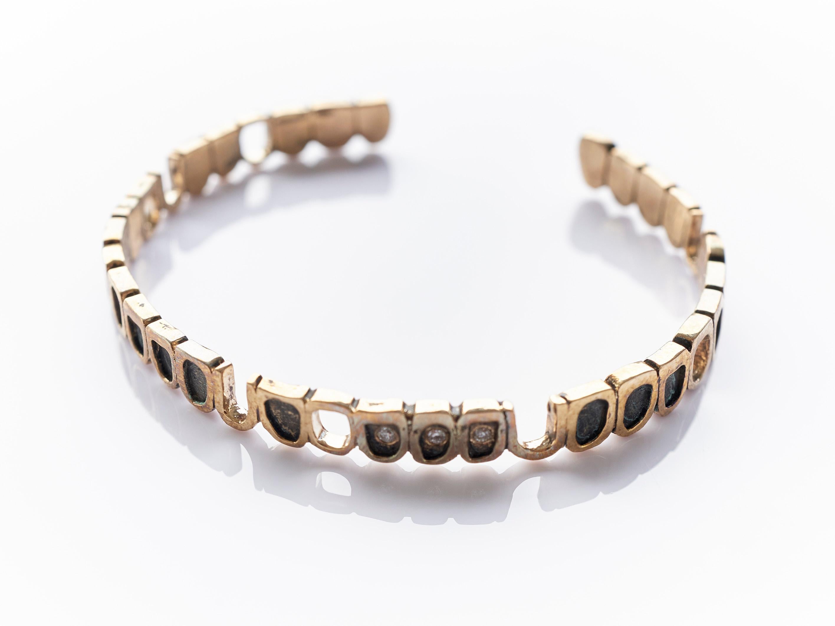 J Dauphin Bracelet jonc de style Memento Mori en bronze avec diamants blancs en forme de dents en vente 5