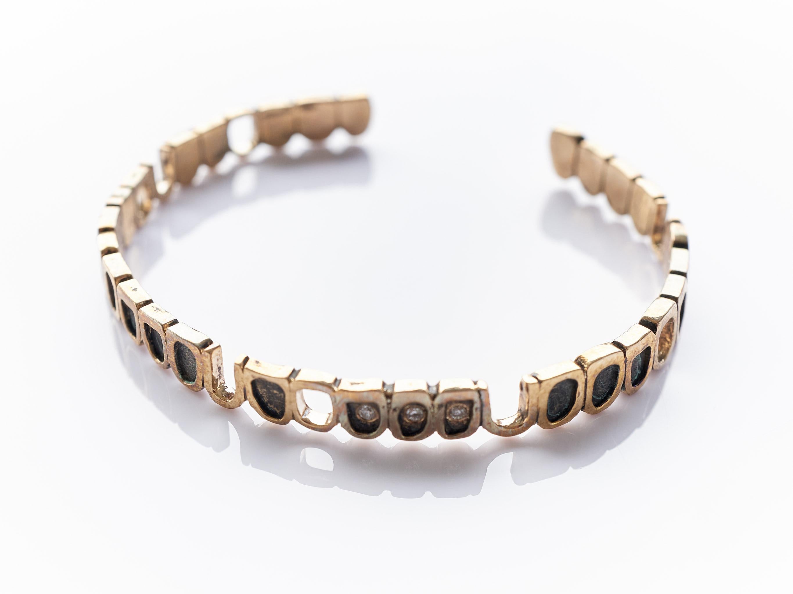 J Dauphin Bracelet jonc de style Memento Mori en bronze avec diamants blancs en forme de dents en vente 6