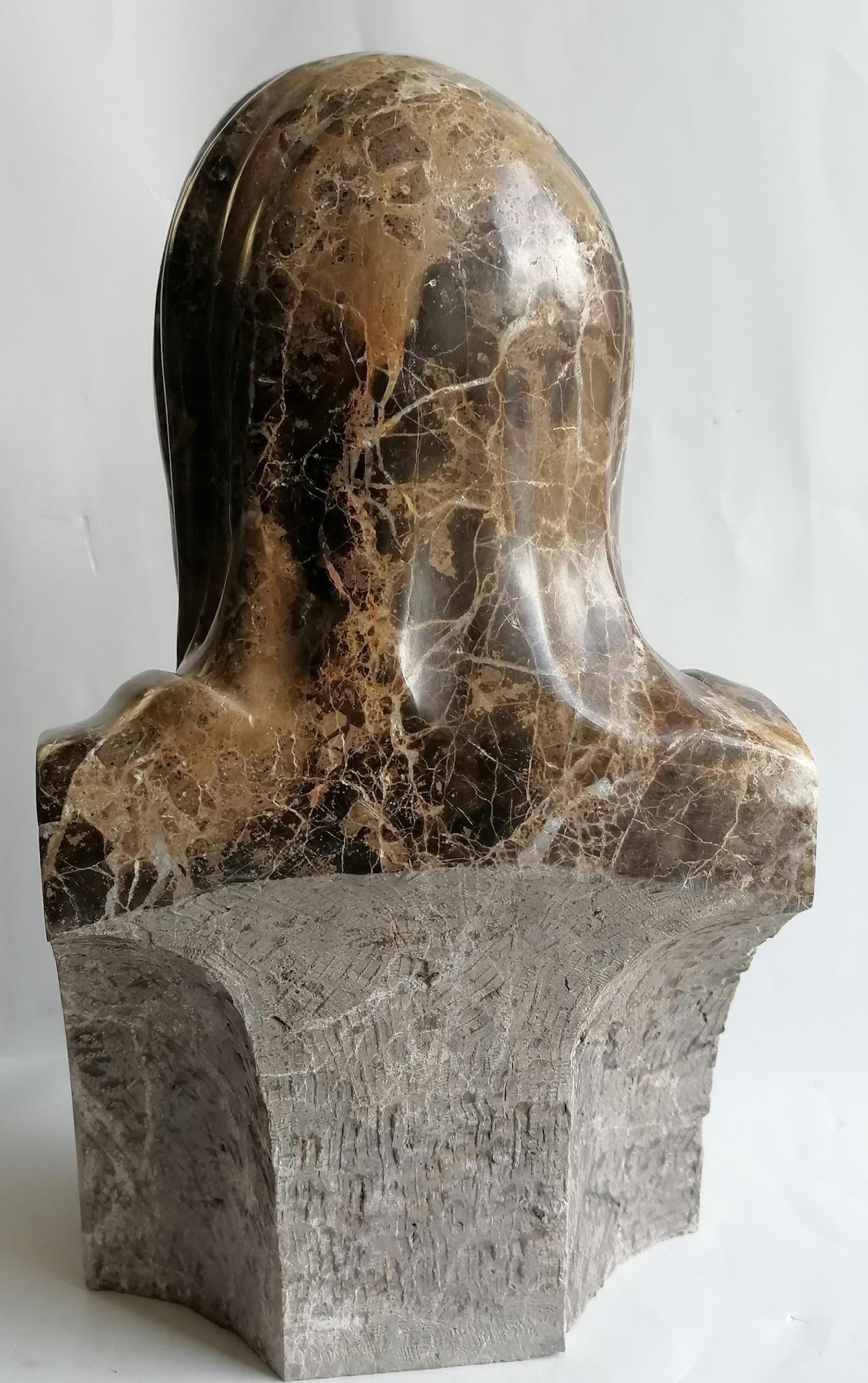 Memento ou Vanitas sculptés sur Carrara blanc et Emperador Espagne Excellent état - En vente à Tarquinia, IT