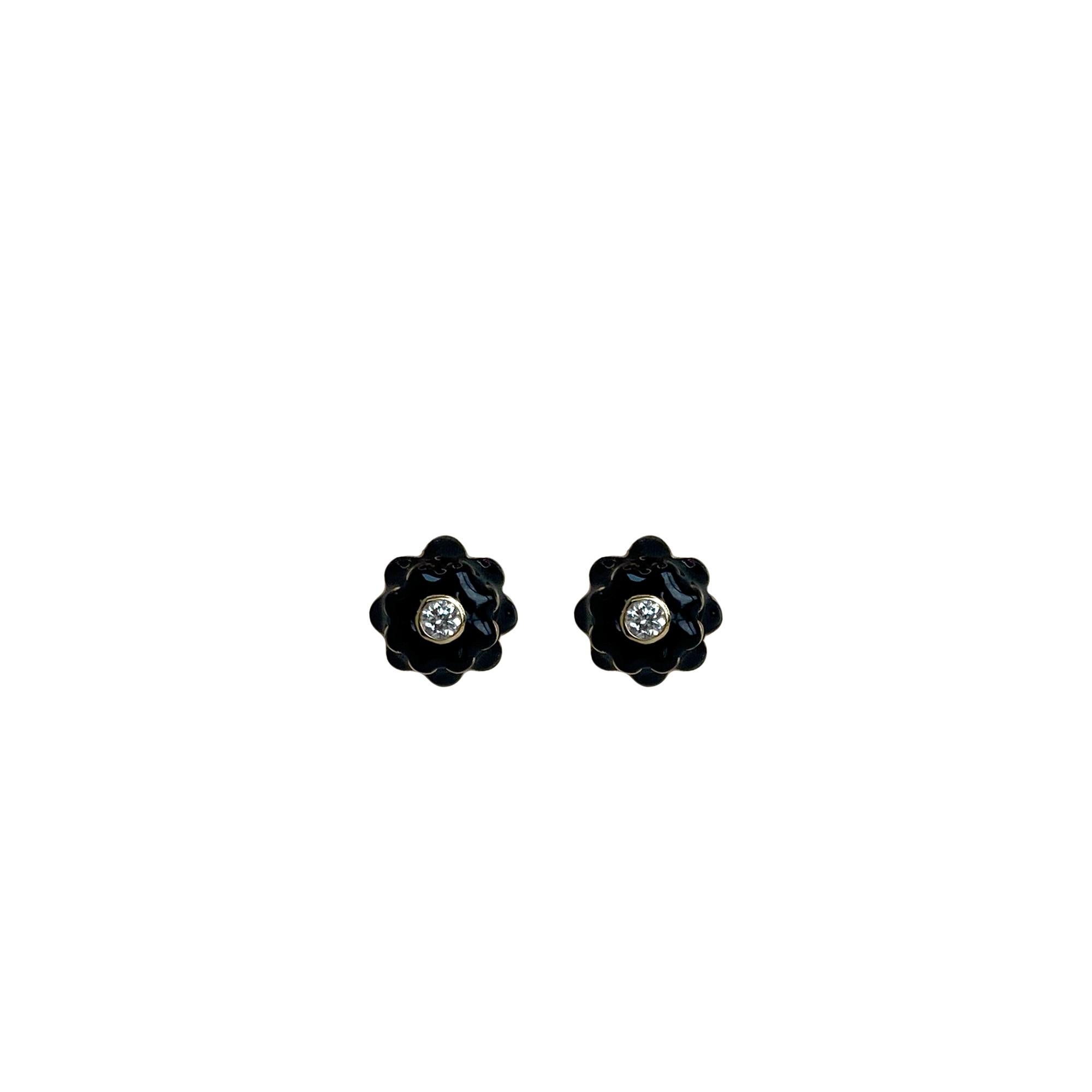 Memento Single Diamond and Black Enamel Flower Charm Pendant Mini For Sale 2