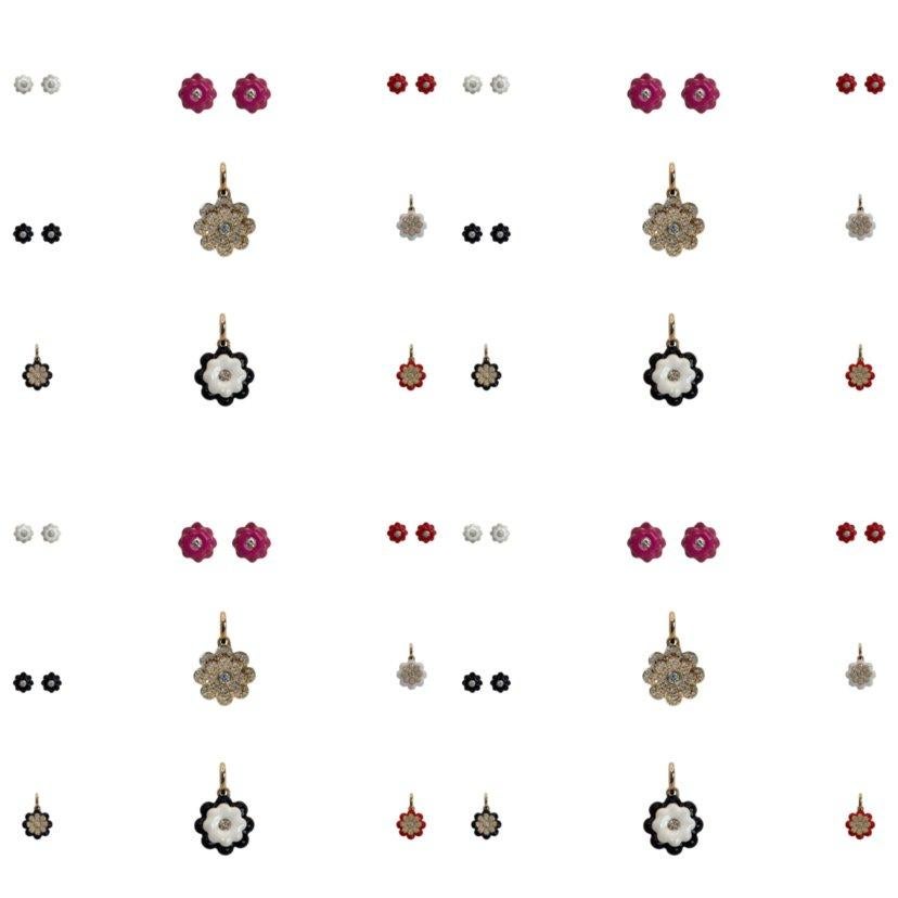 Die Kollektion Memento symbolisiert einen besonderen Lebensmoment oder ein neues Kapitel in unserem Leben und ist eine luxuriöse und moderne Darstellung klassischer Motive. Diese Kollektion besteht aus diamantbesetzten Stücken in 14-karätigem Gold