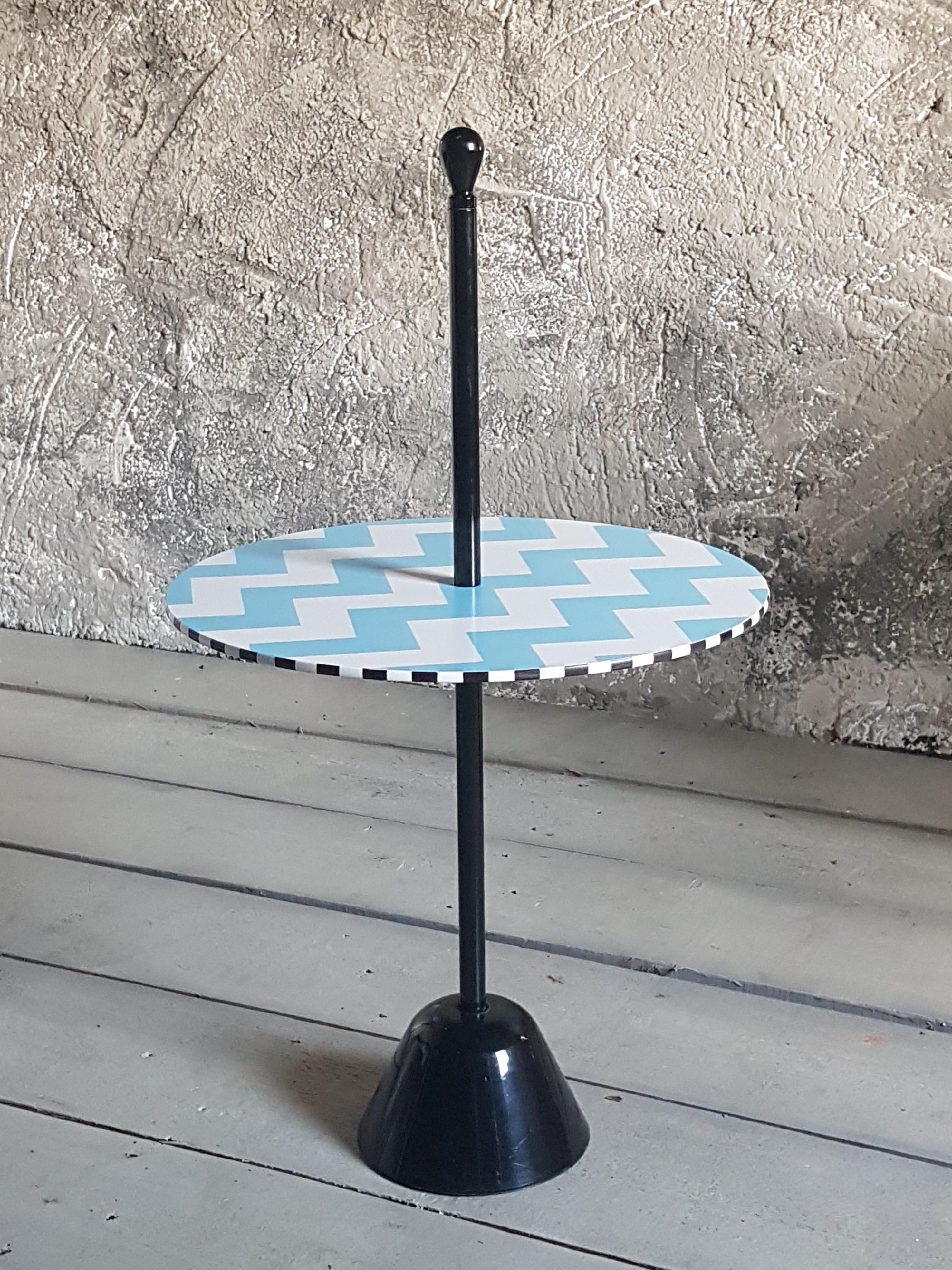 Table basse d'appoint Memphis de Servomuto Castiglioni Zanotta, Italie, années 80 en vente 10