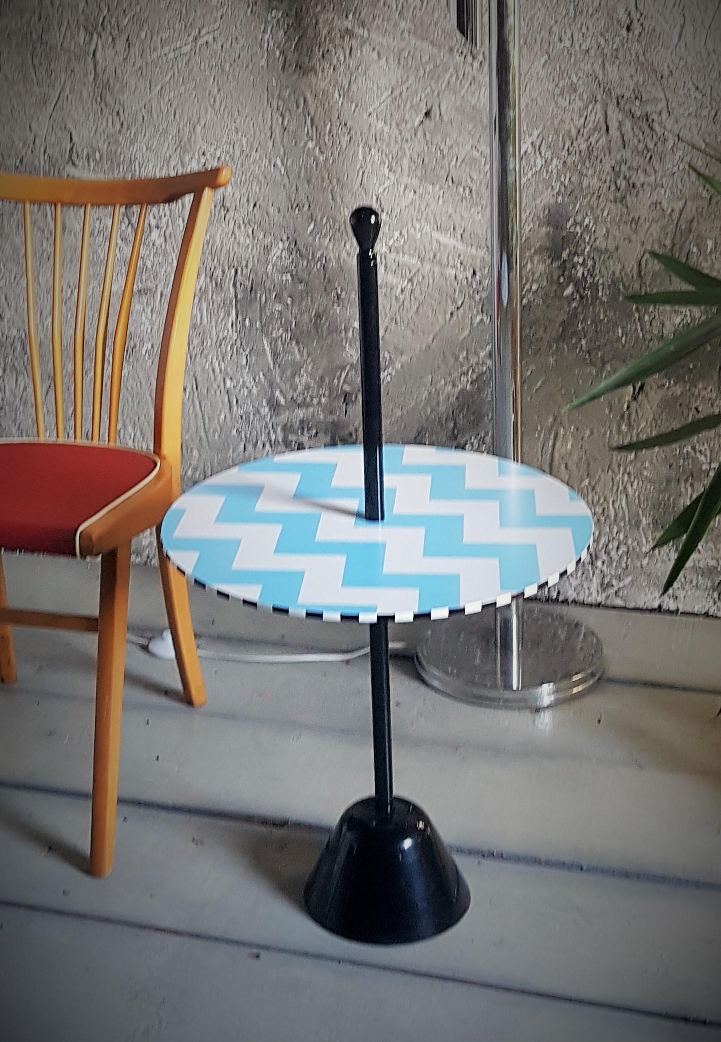 Italiano Tavolino Memphis Servomuto Castiglioni Zanotta, Italia anni '80 in vendita