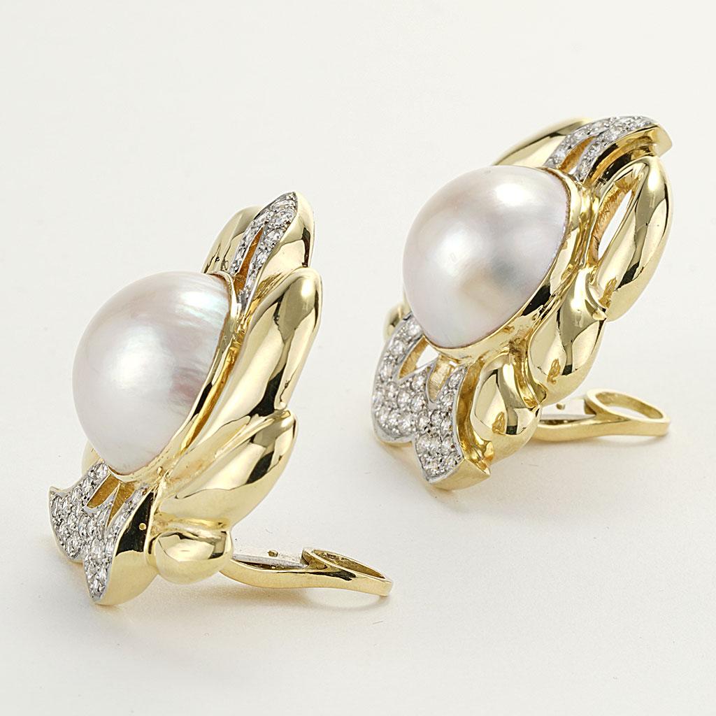 Memo Mabe Pearl & Diamond Clip-On Earrings in 18K Yellow Gold In Excellent Condition For Sale In Chicago, IL