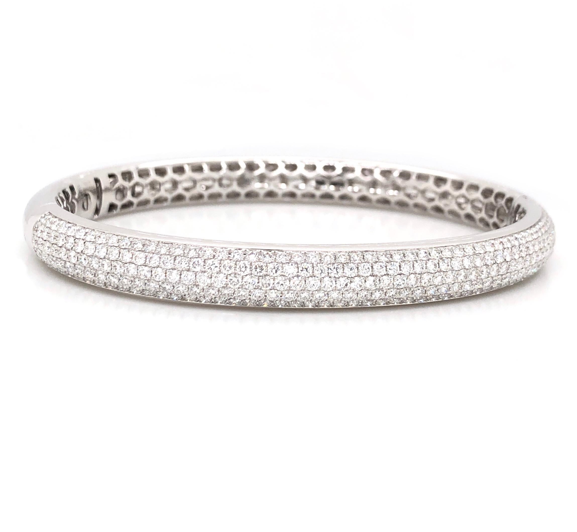 This exquisite bangle bracelet from the Memoire Collection features an 18K White Gold construction, and five rows of pavée-set diamonds for a total of 266 diamonds, totaling 3 carats. For convenience, a hinge-style wide opening allows easy access