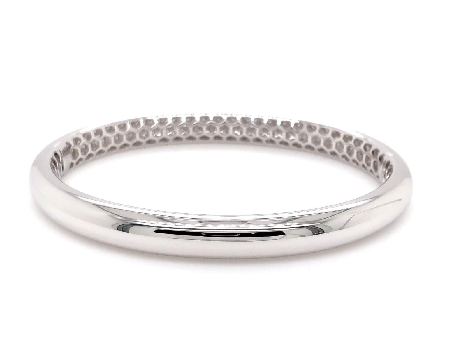 Memoire Collection Diamond Pirouette 5 Row Pavée Bangle Bracelet 18k White Gold For Sale 1