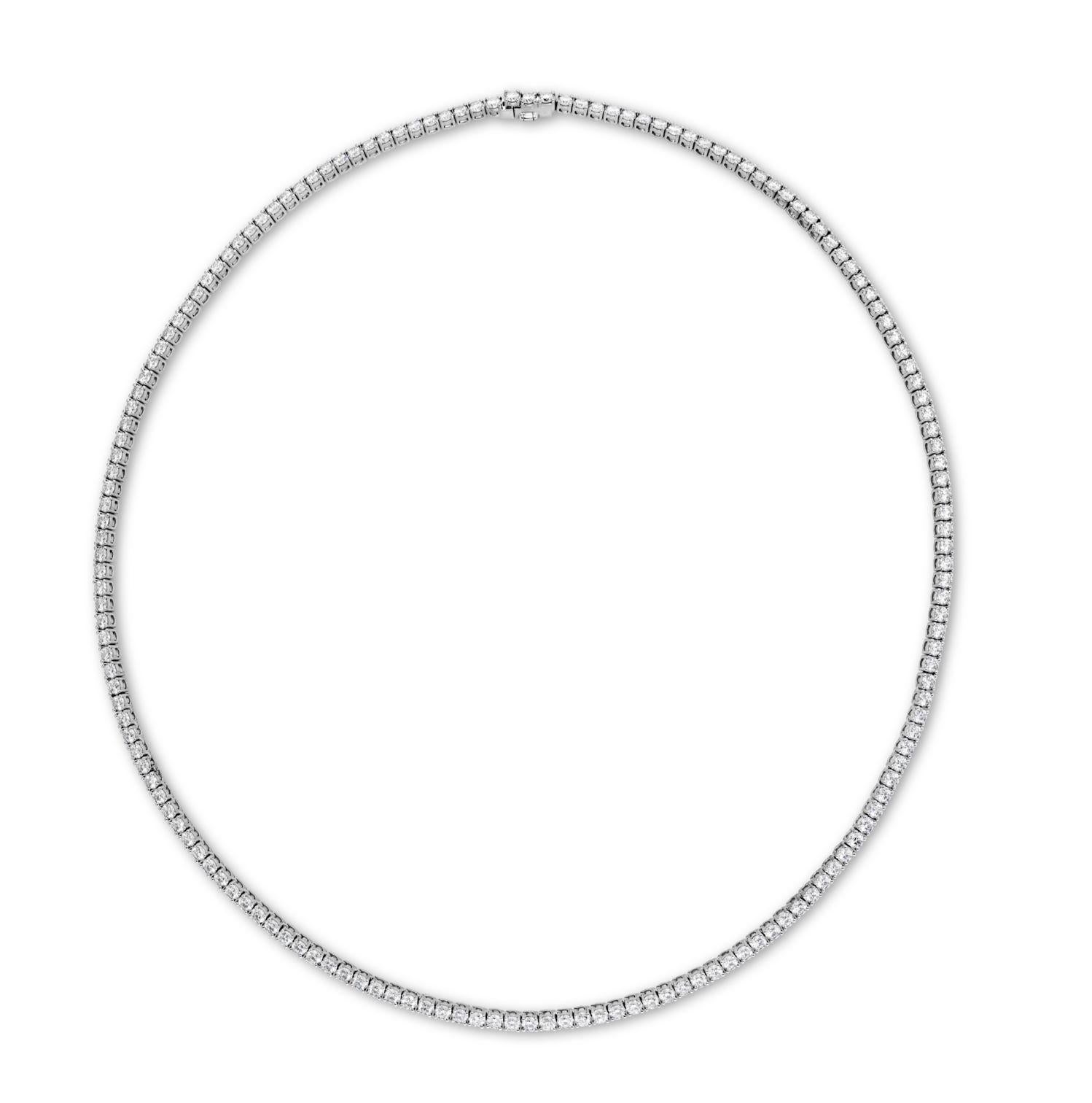Collana Memoire Collection Uniform con diamanti a 4 punte in oro bianco 18 carati 
205 diamanti rotondi taglio brillante = 5,14 carati tw.
 Colore G, purezza VS1
Eccellente fattura e lucidatura
La larghezza è di 2,42 mm
La lunghezza è di 16,5
Il