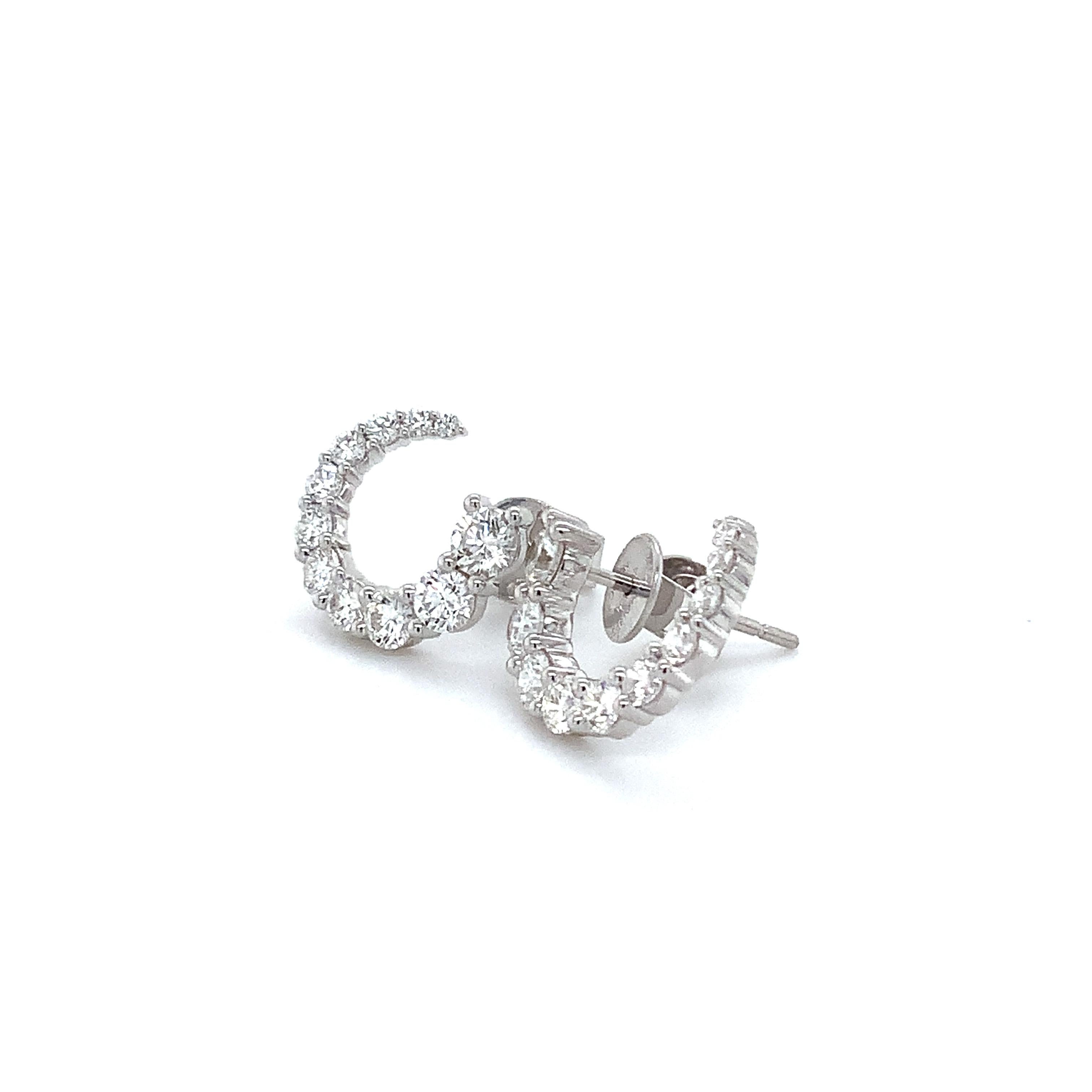 Memoire Luna Wrap Collection Diamond Earring in 18 Karat White Gold 1.30cts T.W In New Condition For Sale In Los Gatos, CA