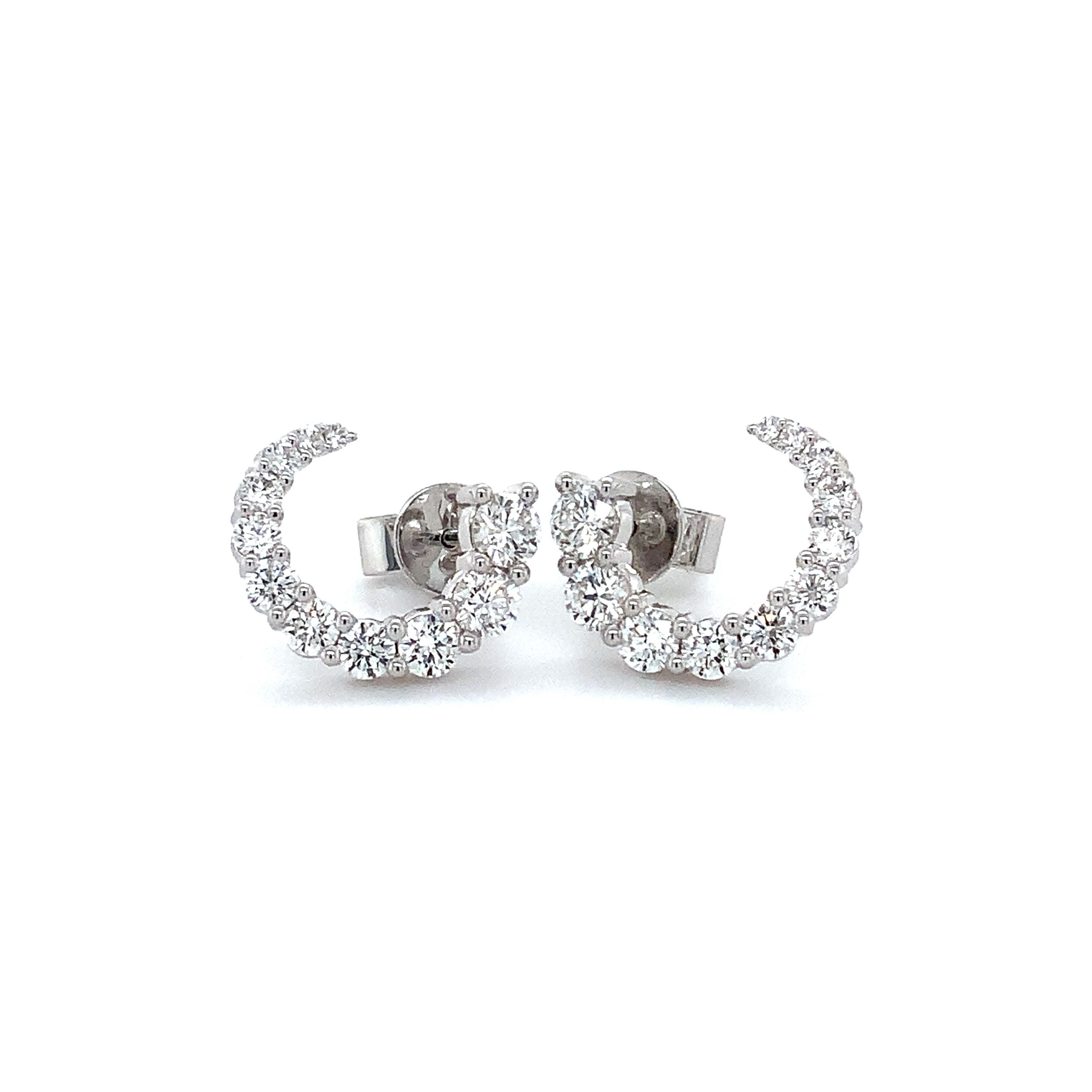 Boucles d'oreilles en or blanc 18 carats avec diamants de la collection Luna Wrap (1,30 ct. pt.) en vente 1