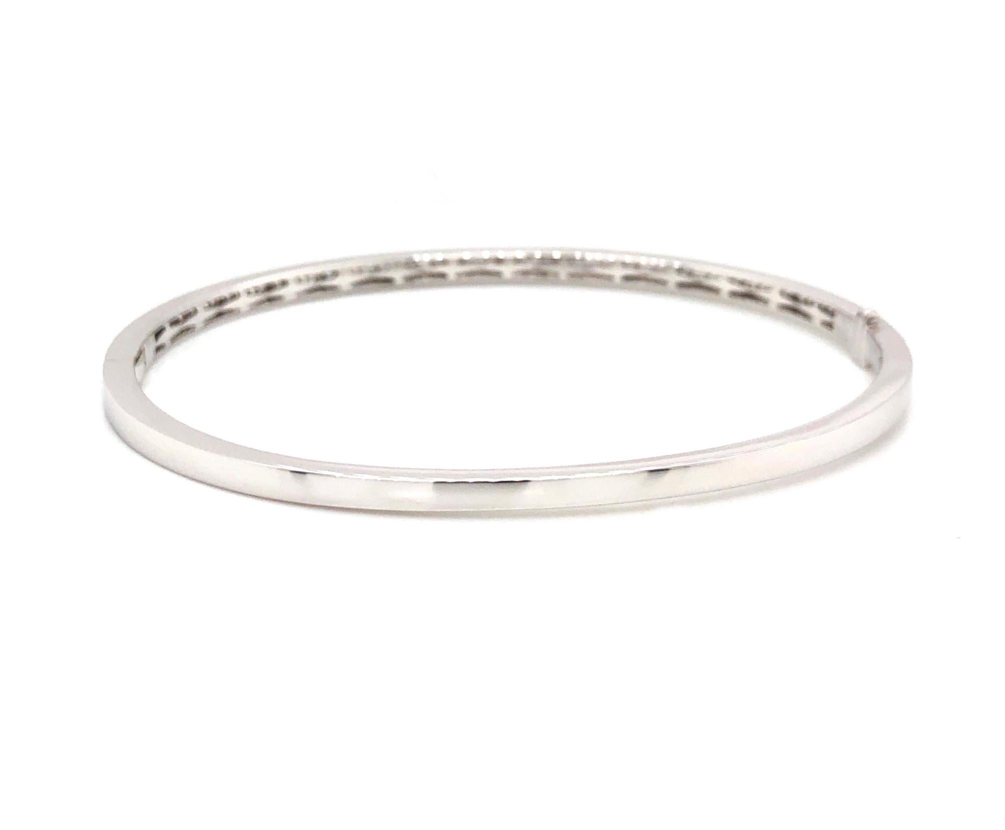 Bracelet jonc à charnière Memoire Milgrain blanc 18 carats avec diamants taille brillant rond 0,76 carat poids total Pour femmes en vente