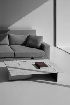 Table basse Memoria par Fran Silvestre, marbre de Carrare