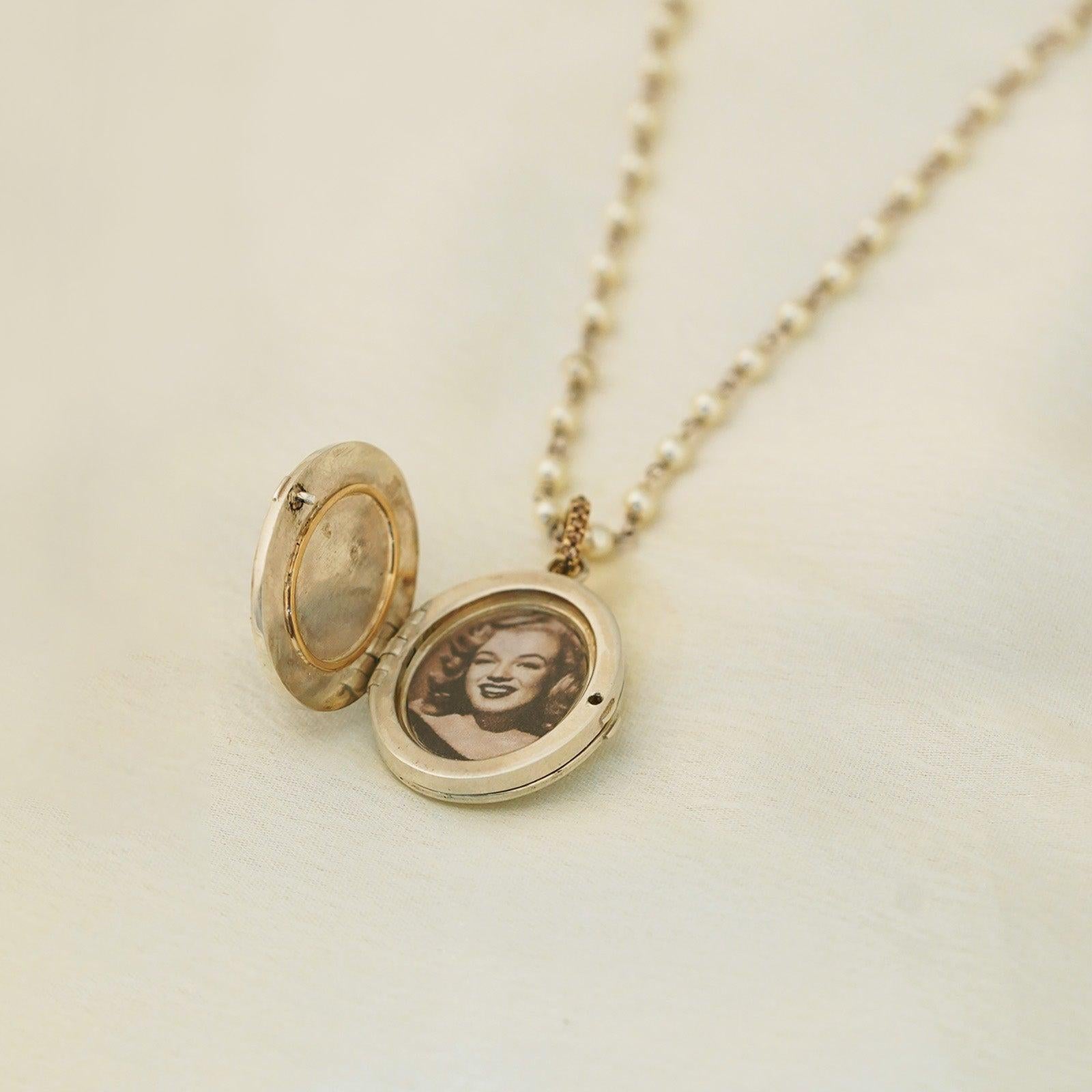 Moi Memories Gold and Diamond Photo Pendant Necklace For Sale 3