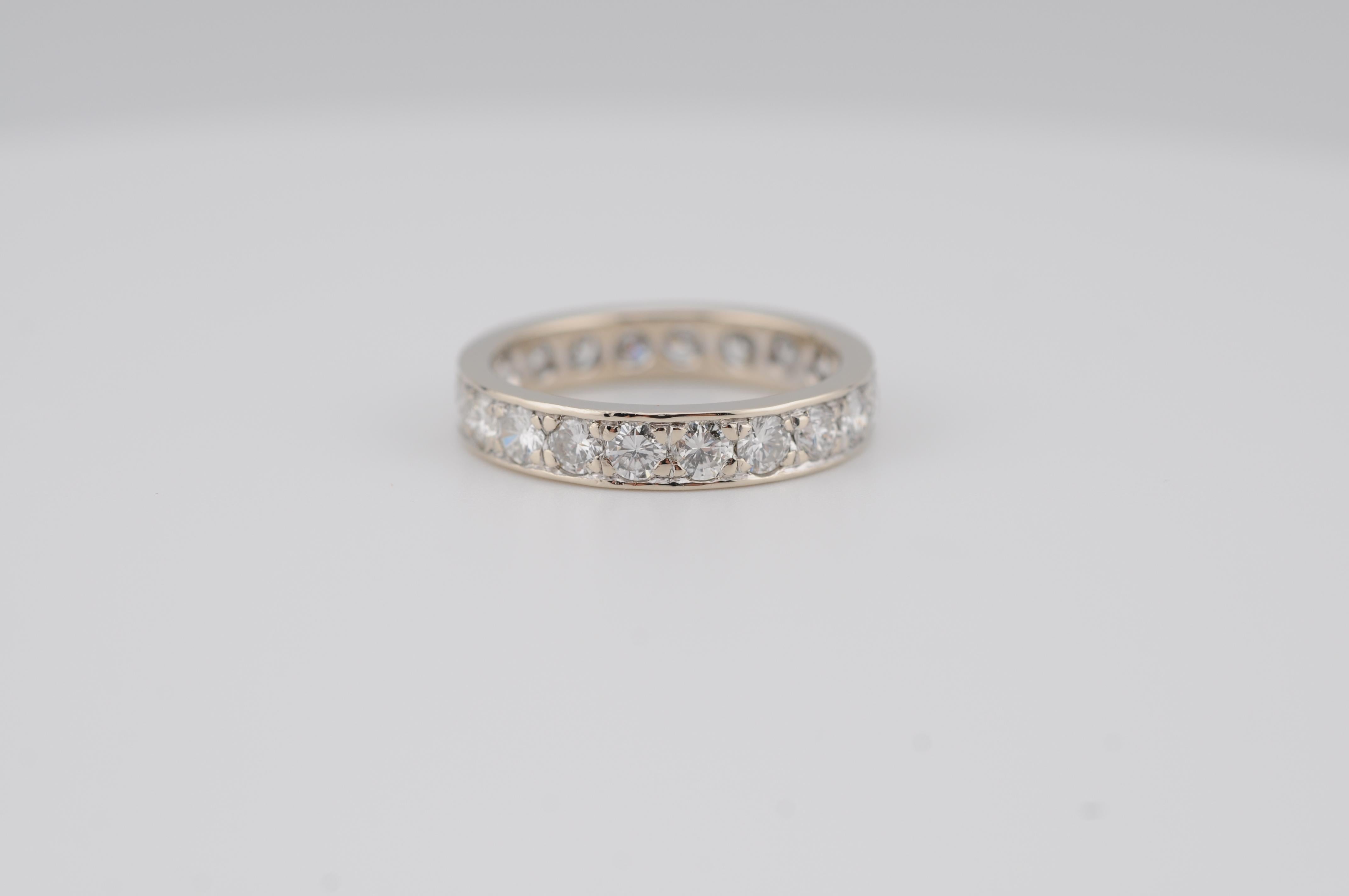 18k Memory Ring with Brilliant-Cut Diamonds

Color: G–H
Clarity: VVS2–VS2
Cut: Very Good
Carat: 21 × 0.10 ct
Fluorescence: None–Faint
A stunning 18k memory ring showcasing timeless elegance and exceptional craftsmanship.