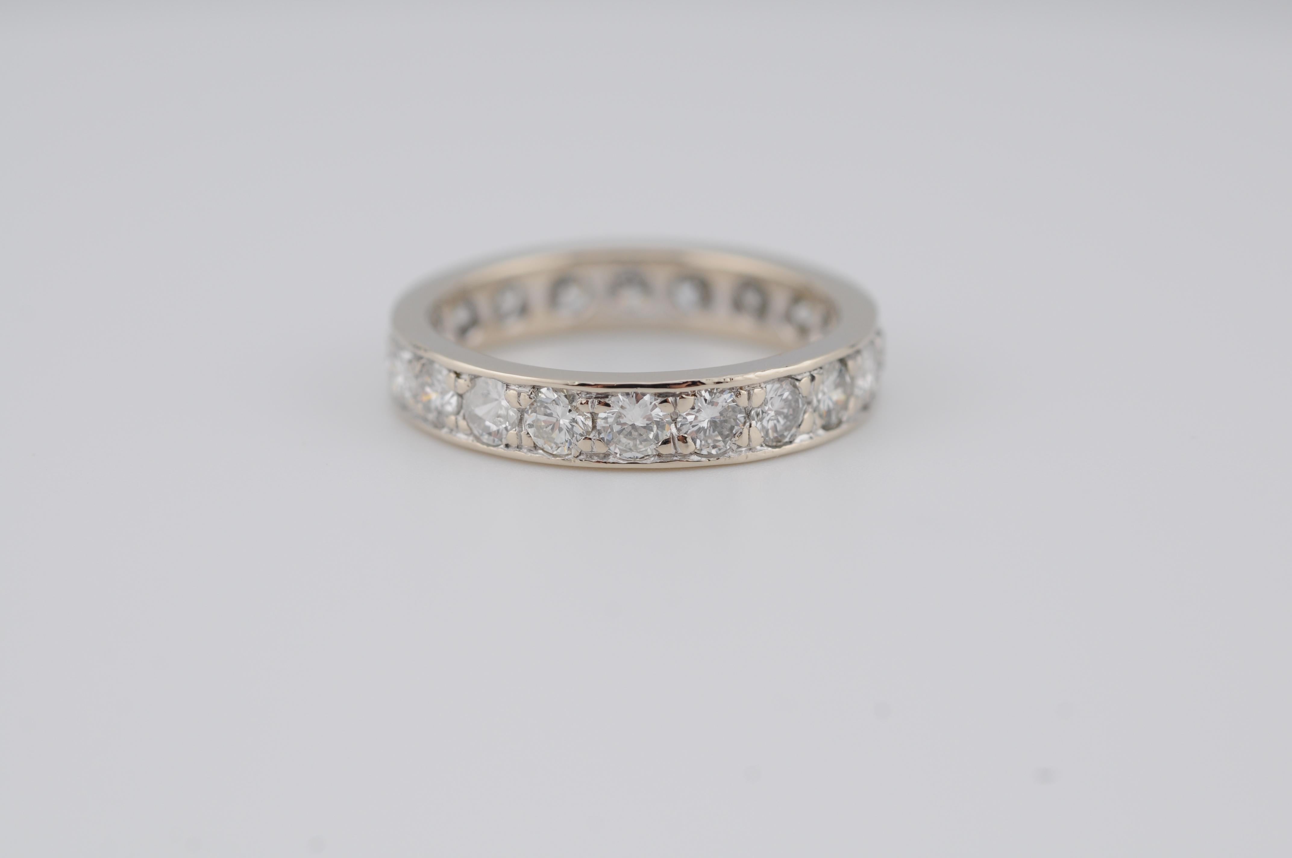 Brilliant Cut Memory Ring with Diamonds in 18k whitegold