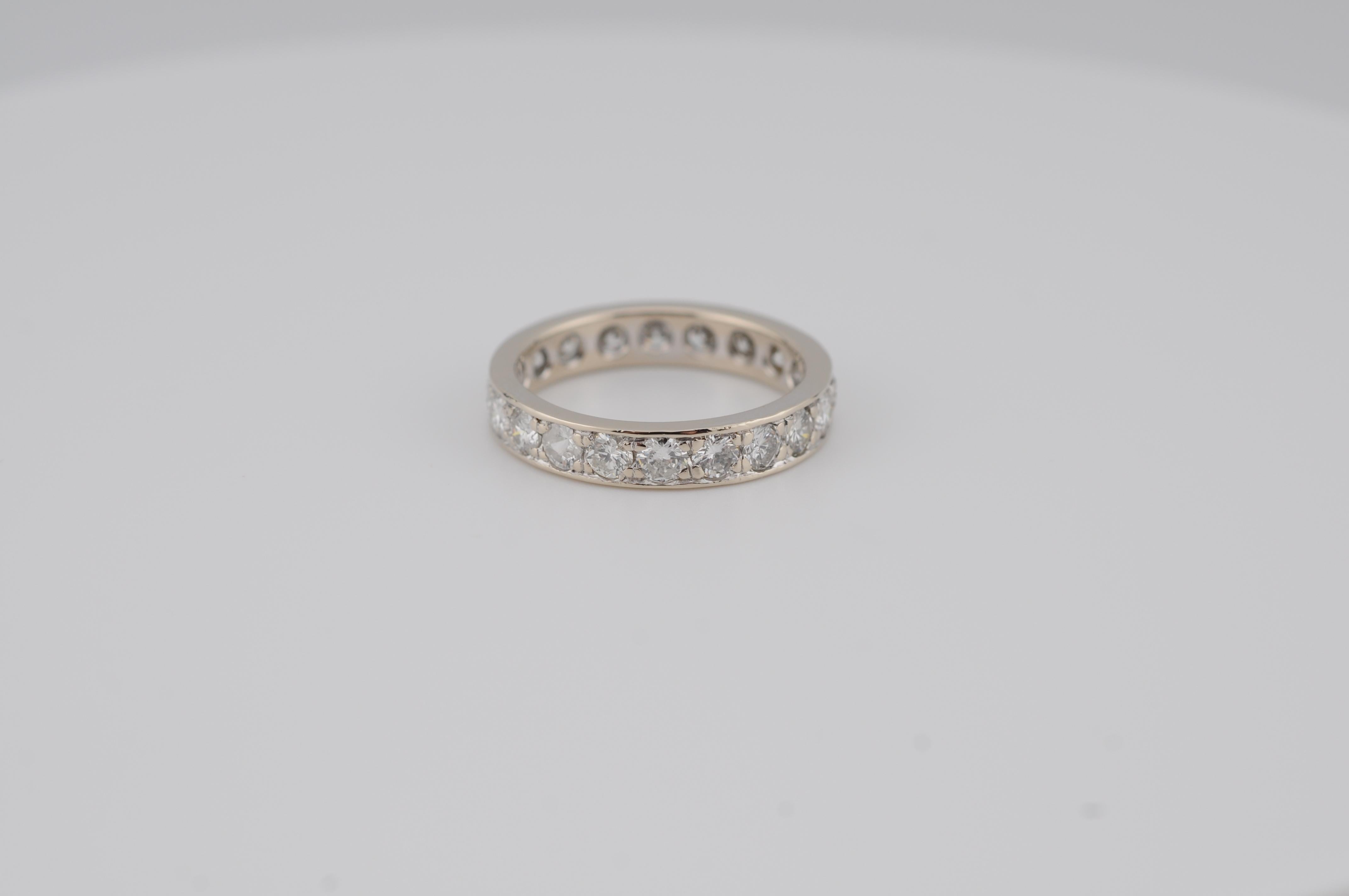 Memory Ring with Diamonds in 18k whitegold In Good Condition In Berlin, BE