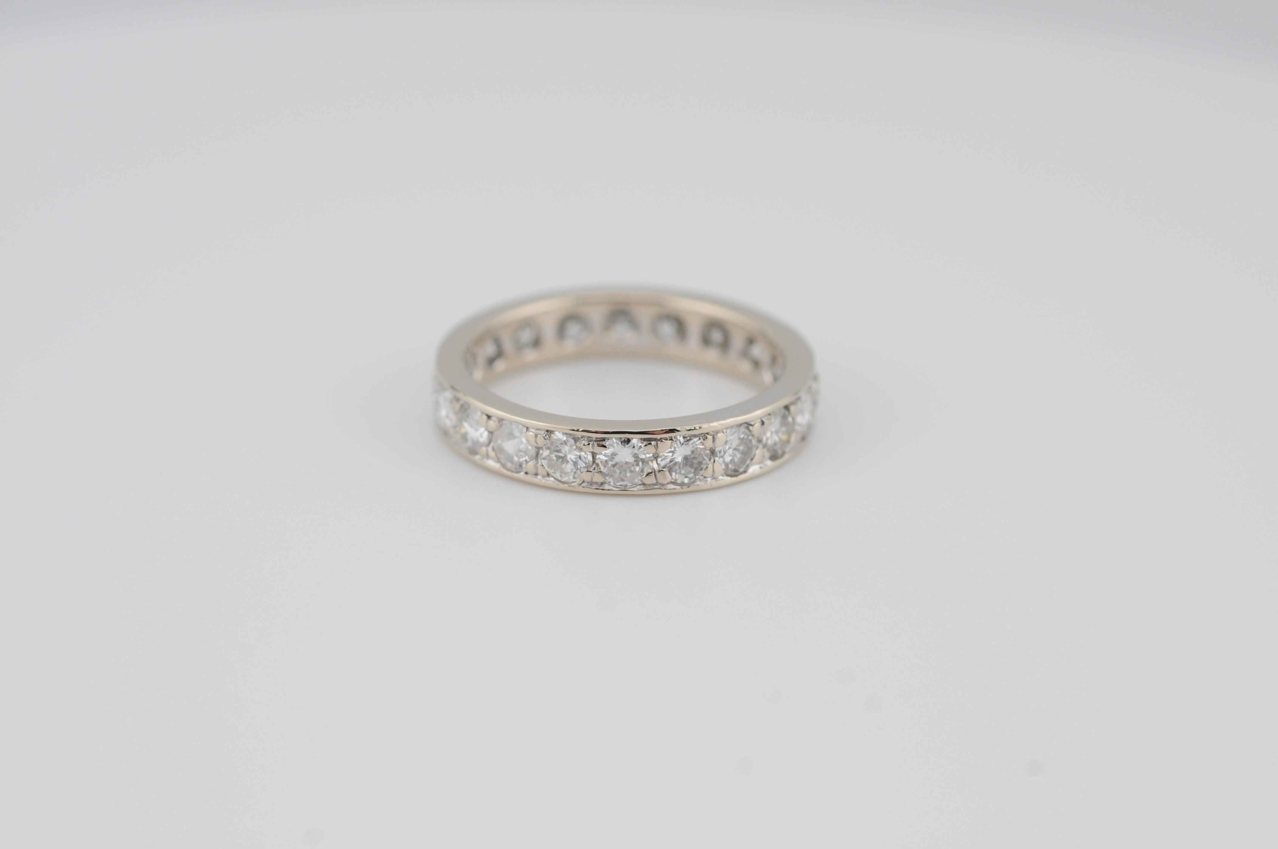 Women's or Men's Memory Ring with Diamonds in 18k whitegold