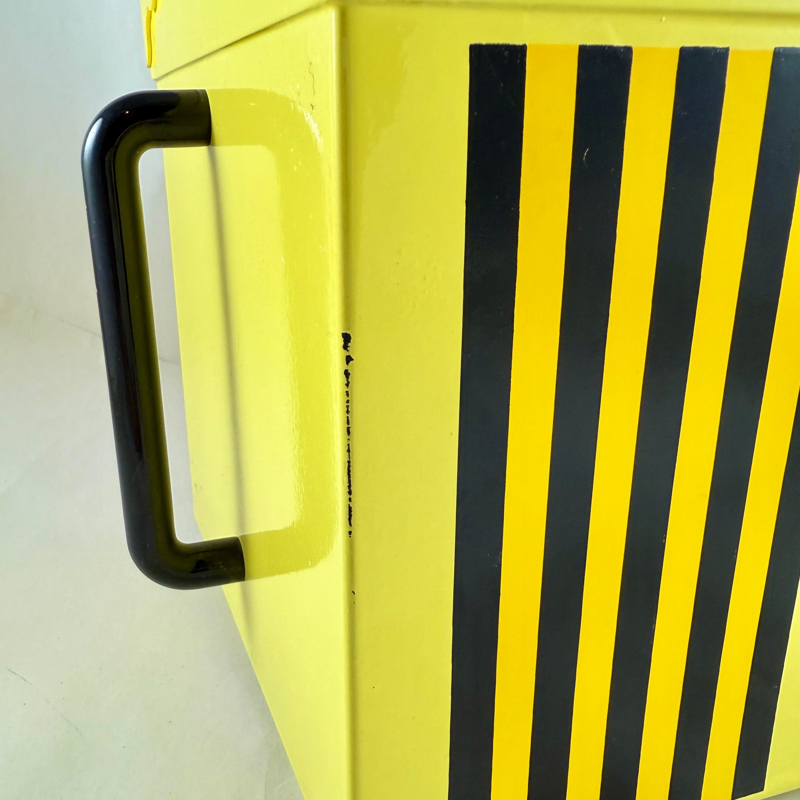 Memphasis Stripes Pattern Post Modern Lacquer Ice Bucket For Sale 3