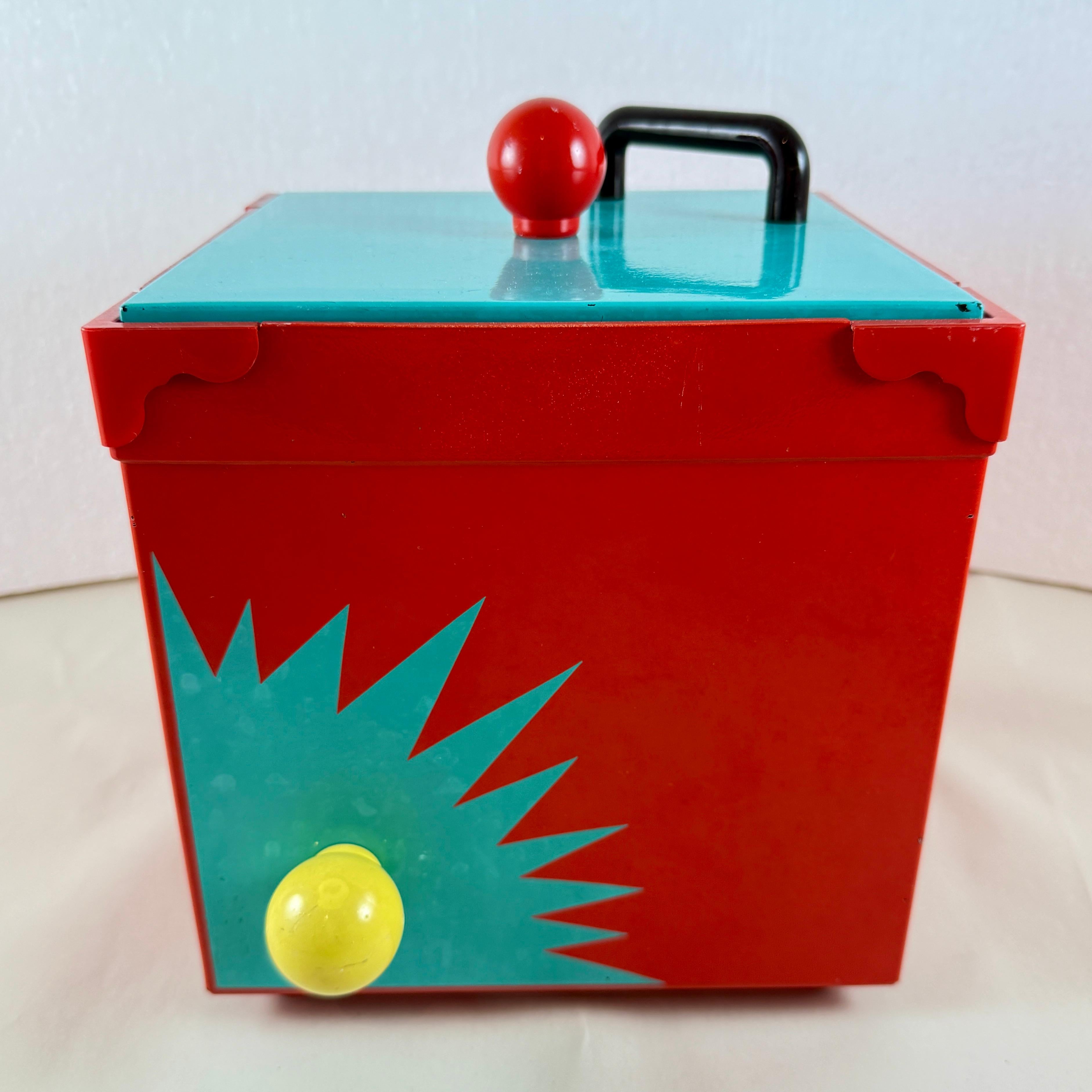 Memphasis Sunburst Pattern Post Modern Lacquer Ice Bucket with Coaster Set In Good Condition For Sale In Philadelphia, PA
