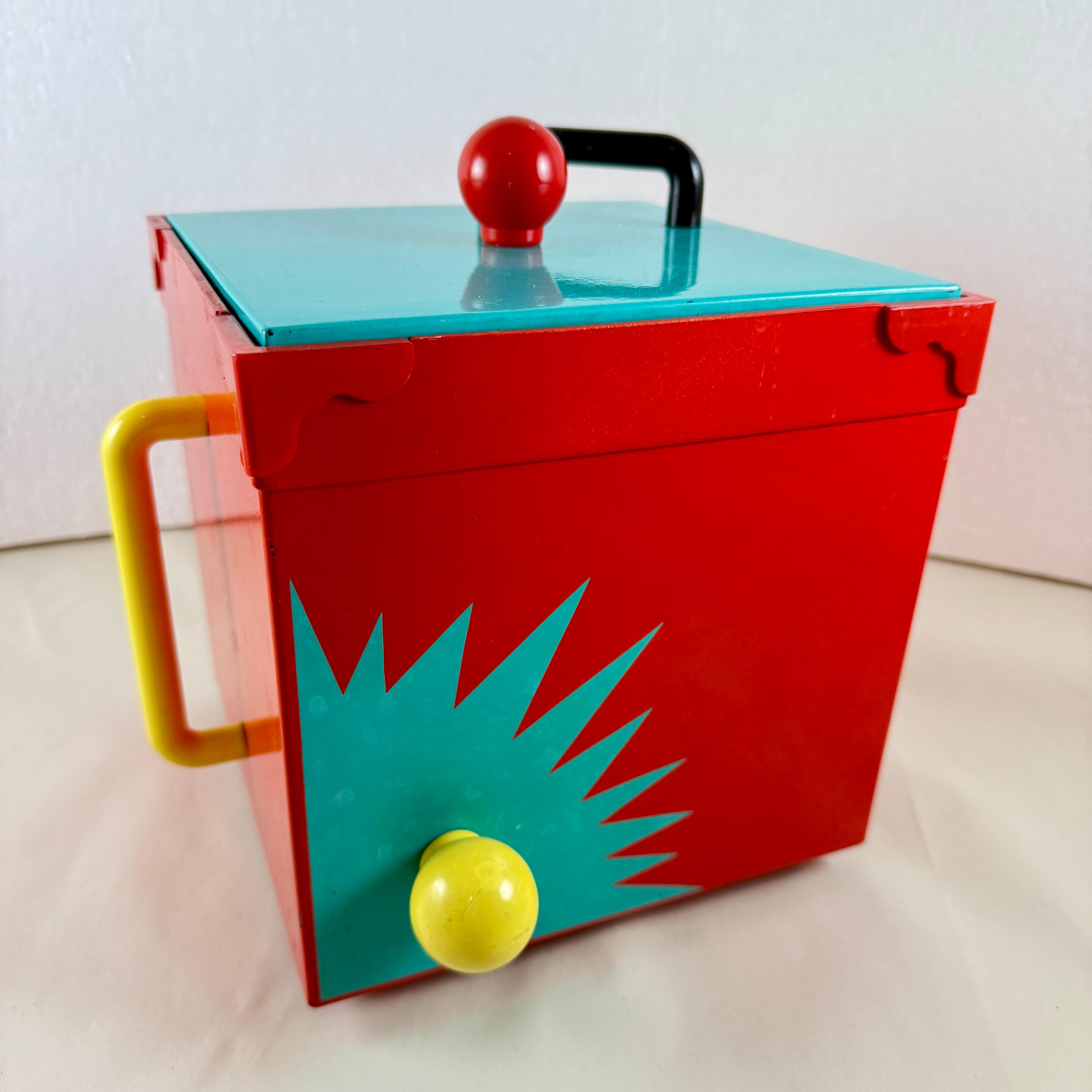 Late 20th Century Memphasis Sunburst Pattern Post Modern Lacquer Ice Bucket with Coaster Set For Sale