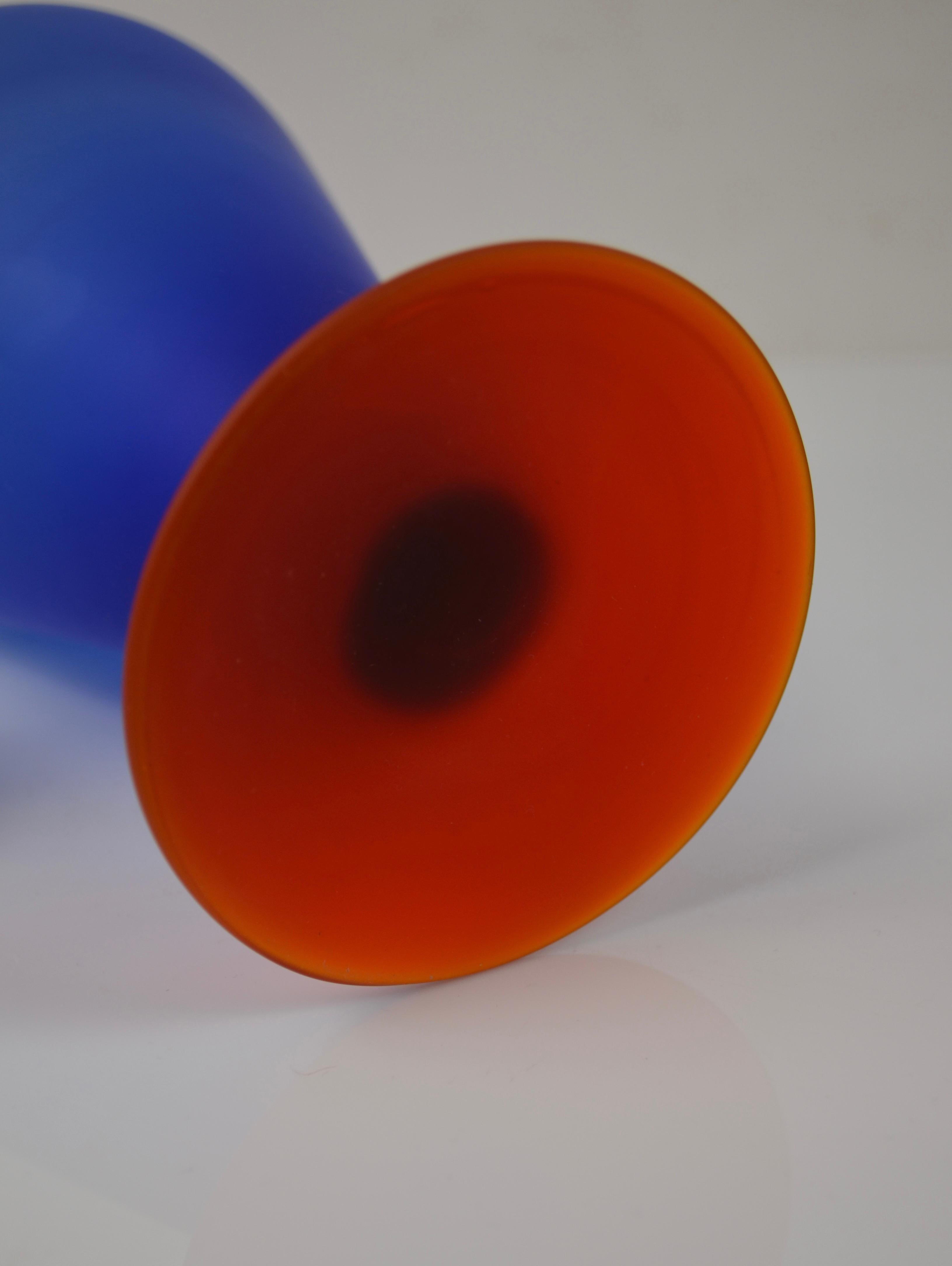 Memphis Art frosted Glass Bottle In Good Condition For Sale In Marinha Grande, PT