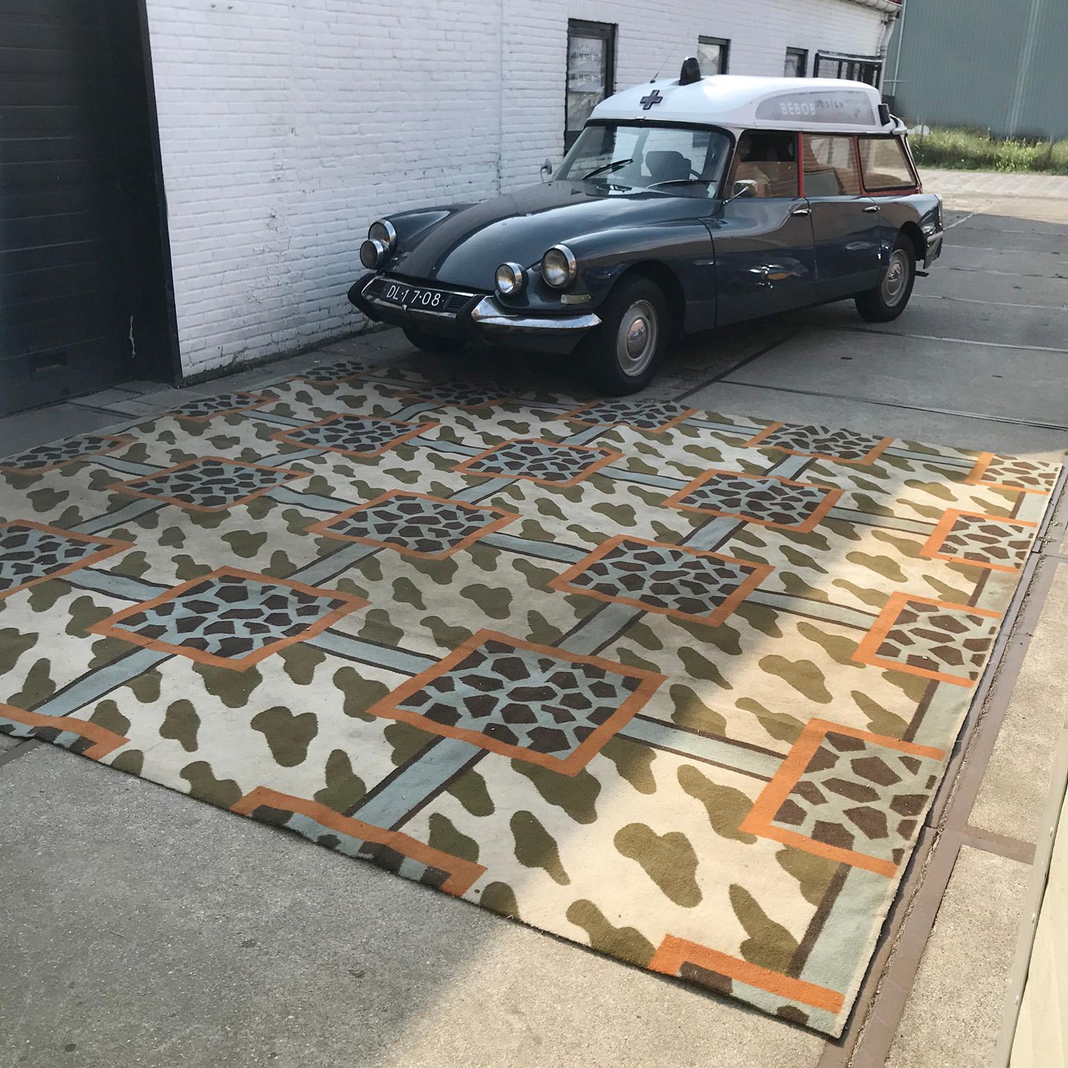 Memphis Carpet by Louis de Poortere 4