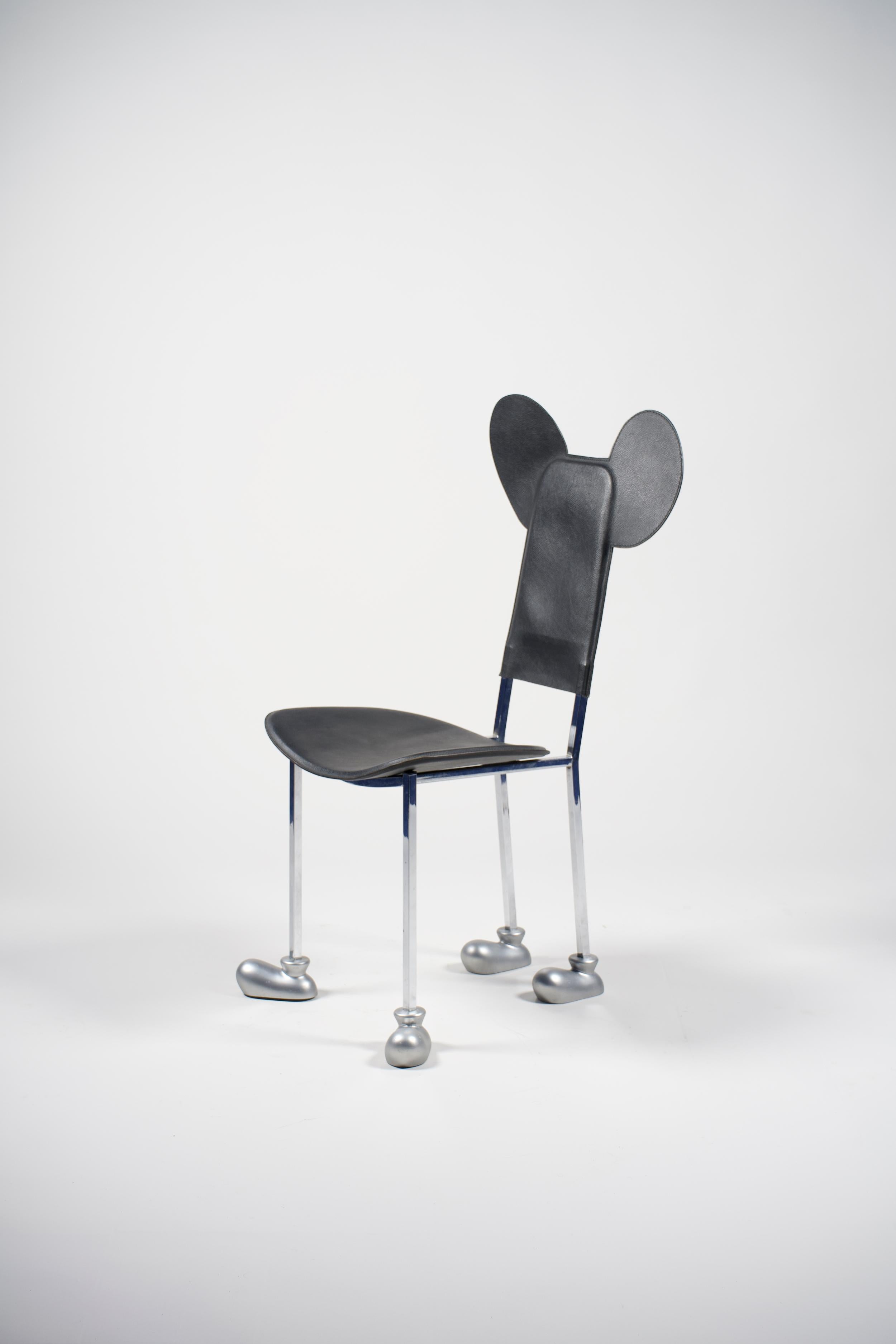 Garriris-Stuhl von Javier Mariscal, hergestellt von Akaba im Jahr 1987, restauriert und wiederhergestellt von dem Architekten und Designer Stefano Colli (auch Sammler und Kurator von @goodgoodstefano).

In den 1970er Jahren, bevor er Möbel