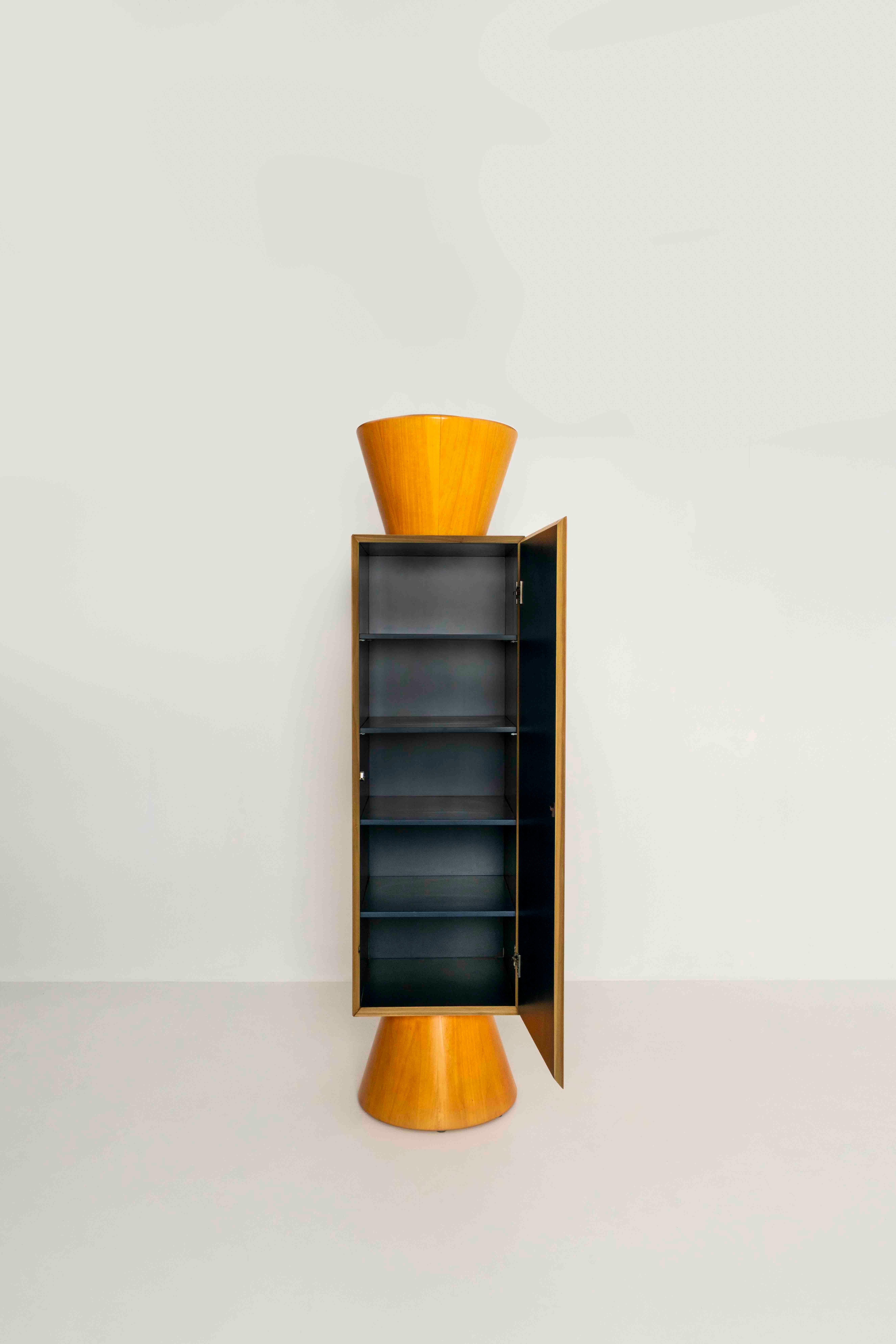Memphis Design „Colonna Ollo“ Schrank von Alessandro Mendini, Italien 1980er Jahre (Postmoderne) im Angebot