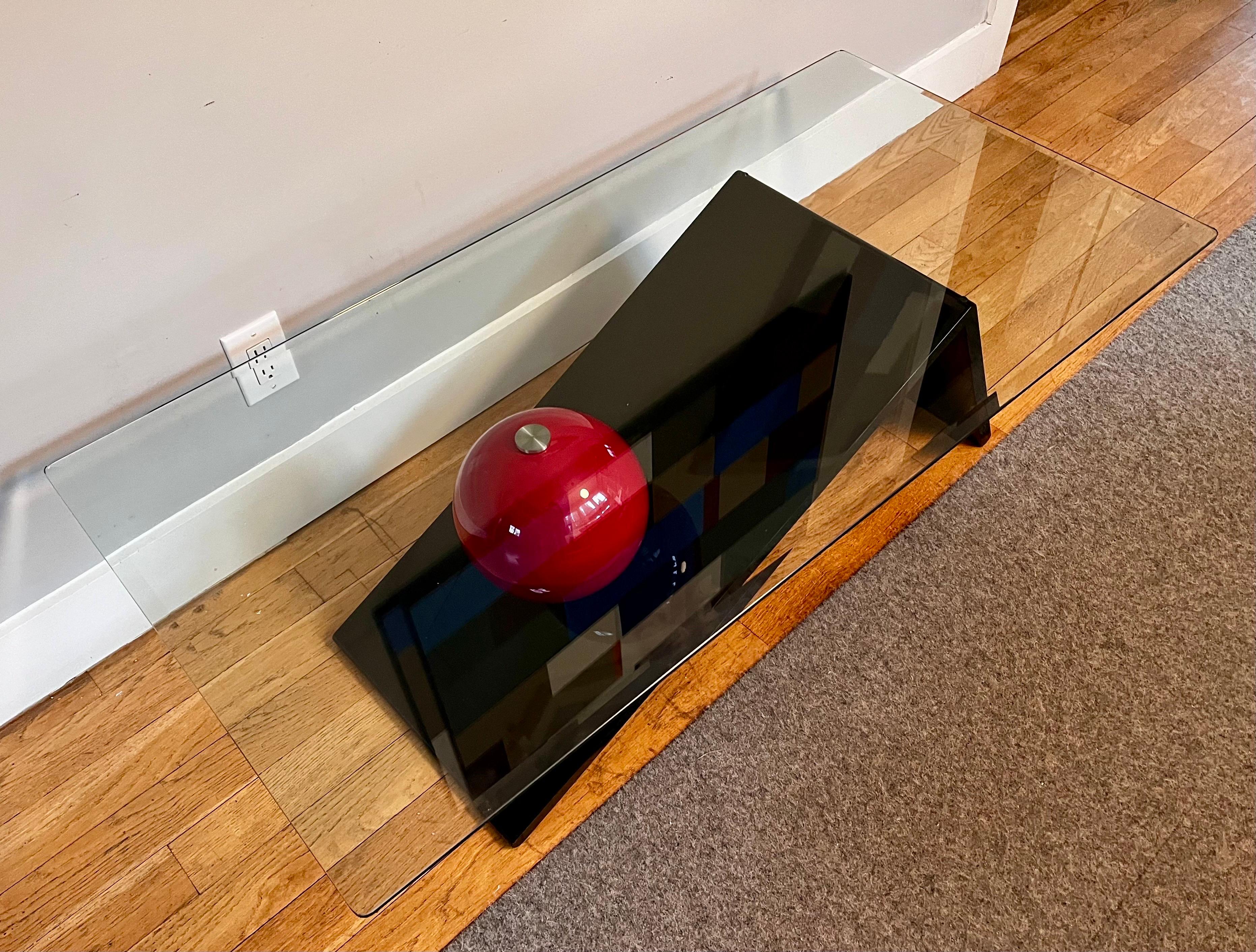 Inconnu Table basse de style Design/One de Memphis, circa 1980 en vente