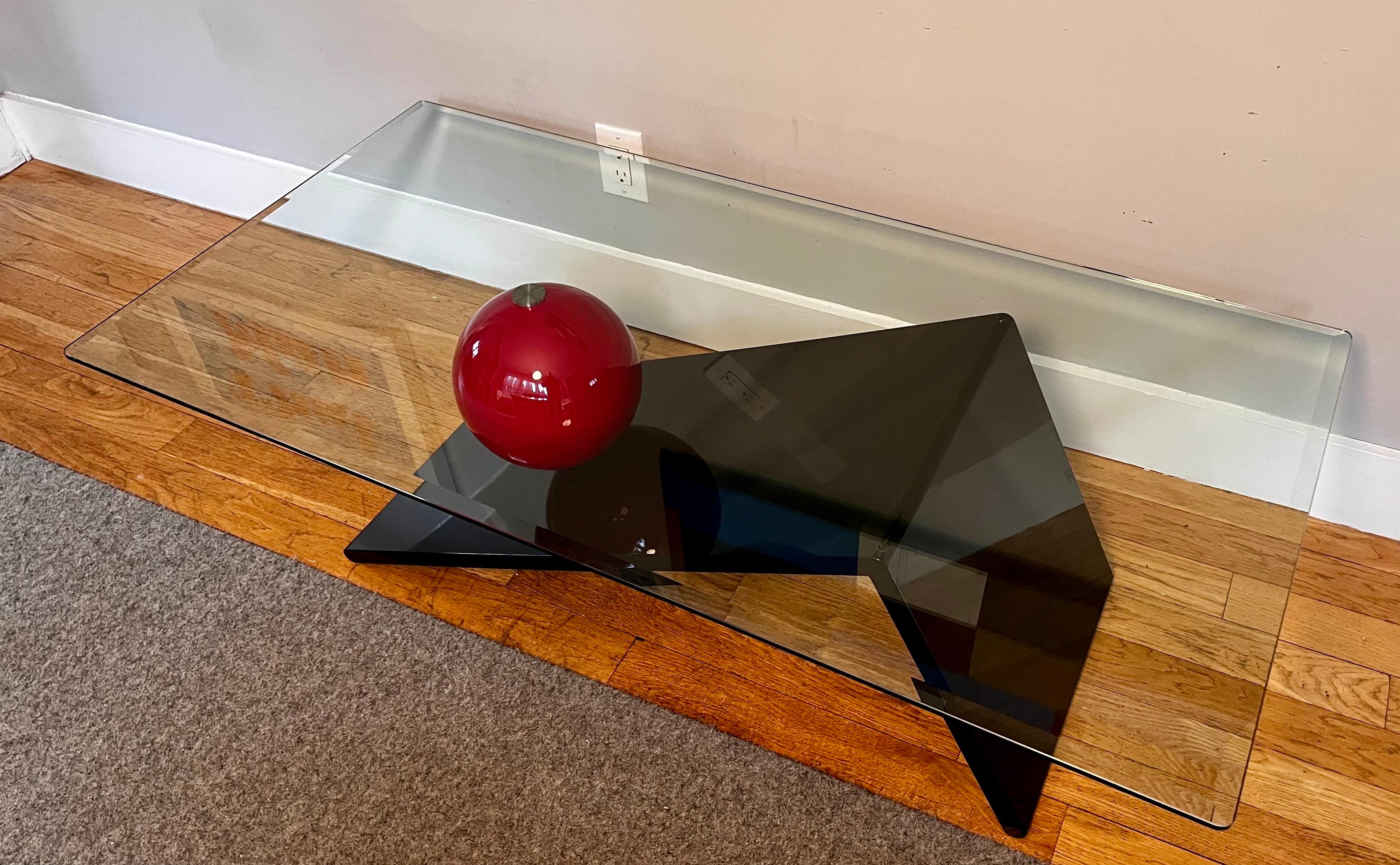 Table basse de style Design/One de Memphis, circa 1980 Bon état - En vente à Philadelphia, PA