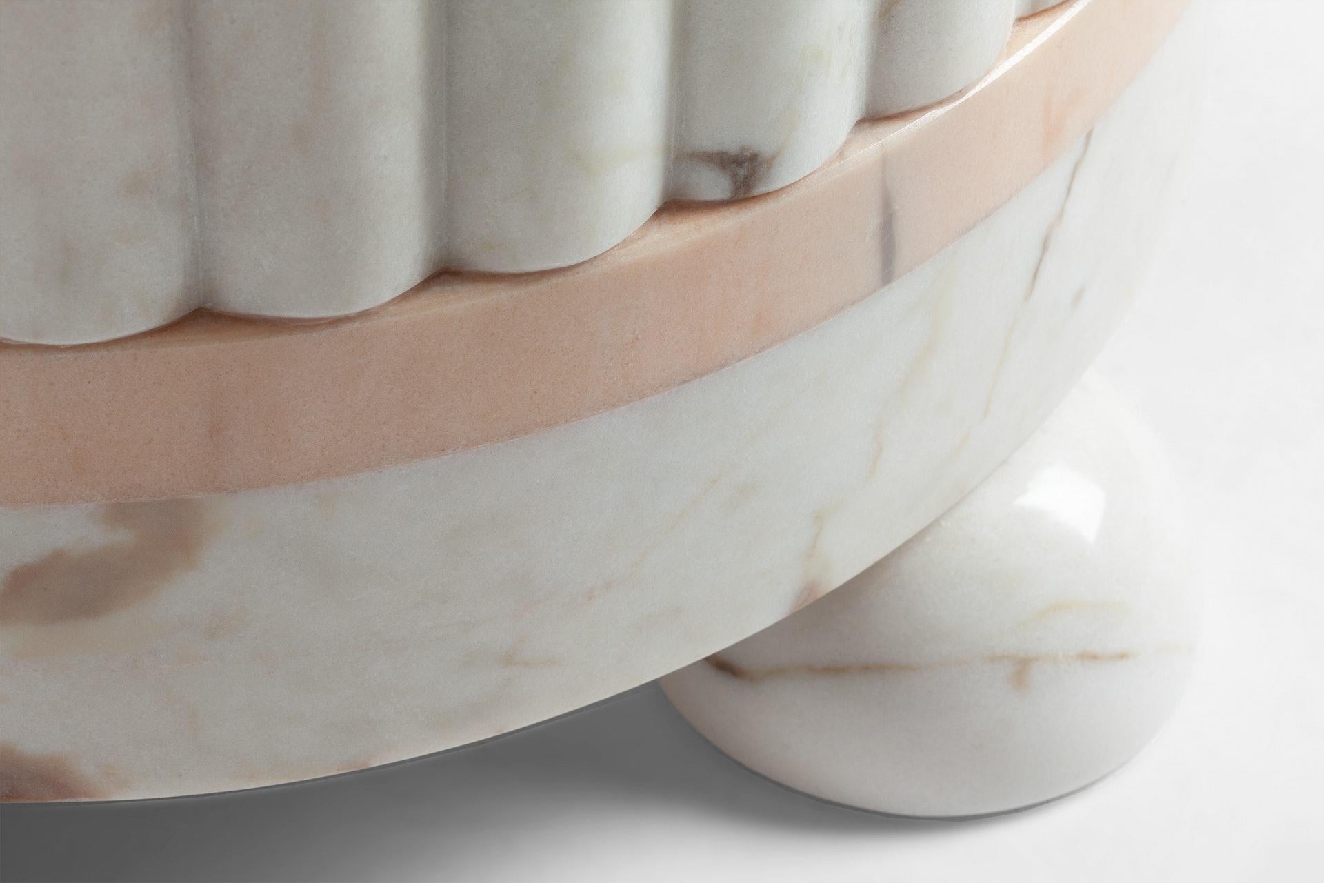 Portugais Table de salle à manger Memphis inspirée du Bauhaus en marbre naturel Estremoz blanc et rose DOOQ en vente