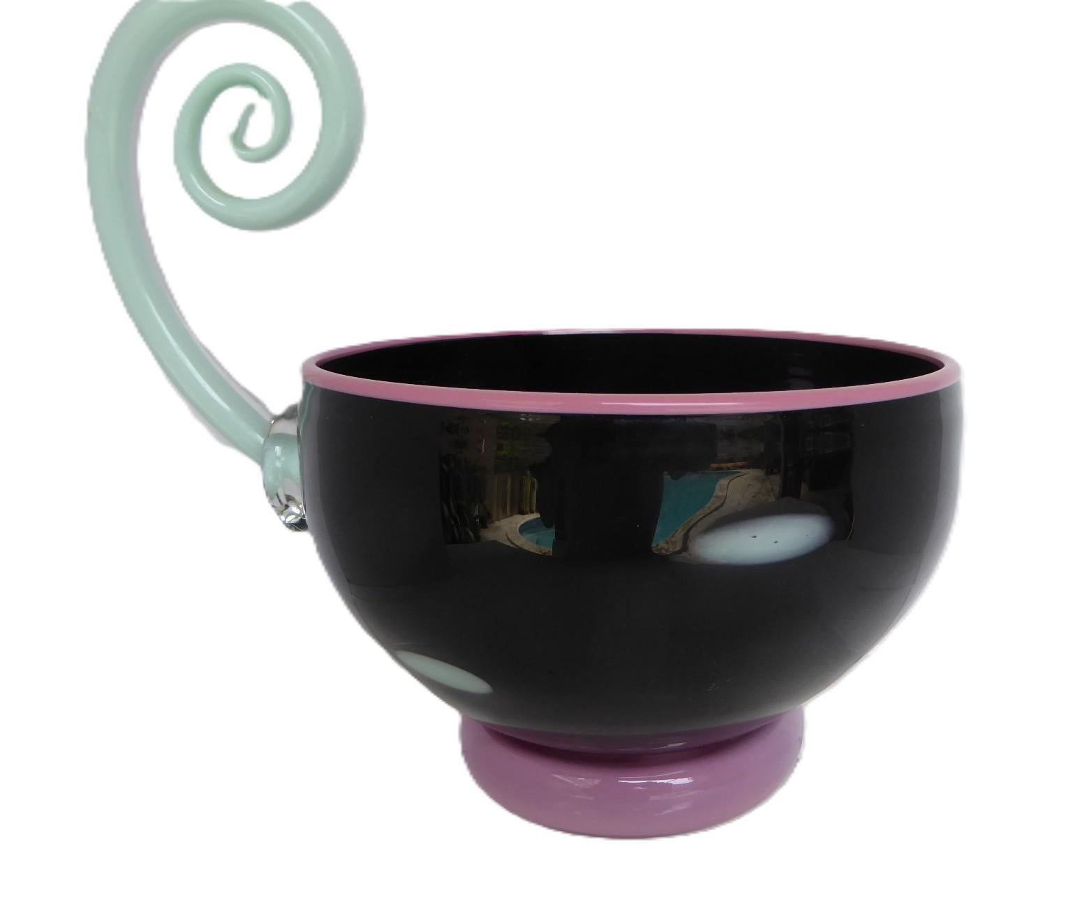 Memphis Era Unique Blown Glass Bowl by Pinkwater Glass Studio, New York 1988 In Good Condition For Sale In Miami, FL