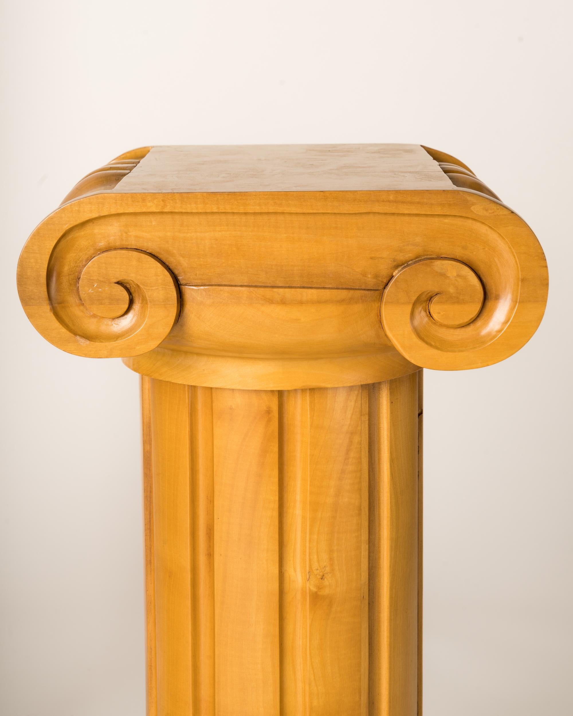 Memphis Inspired Solid Sycamore Ionic Pedestals or Gueridon, Italy 1970's For Sale 6