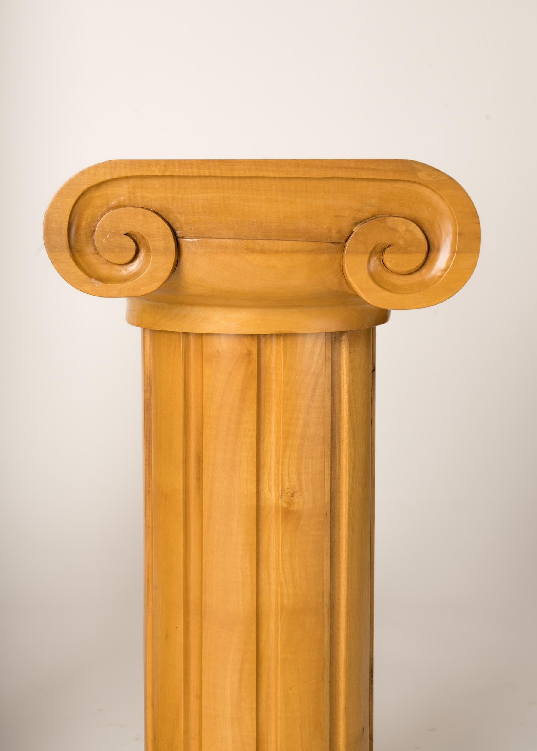 Memphis Inspired Solid Sycamore Ionic Pedestals or Gueridon, Italy 1970's For Sale 7