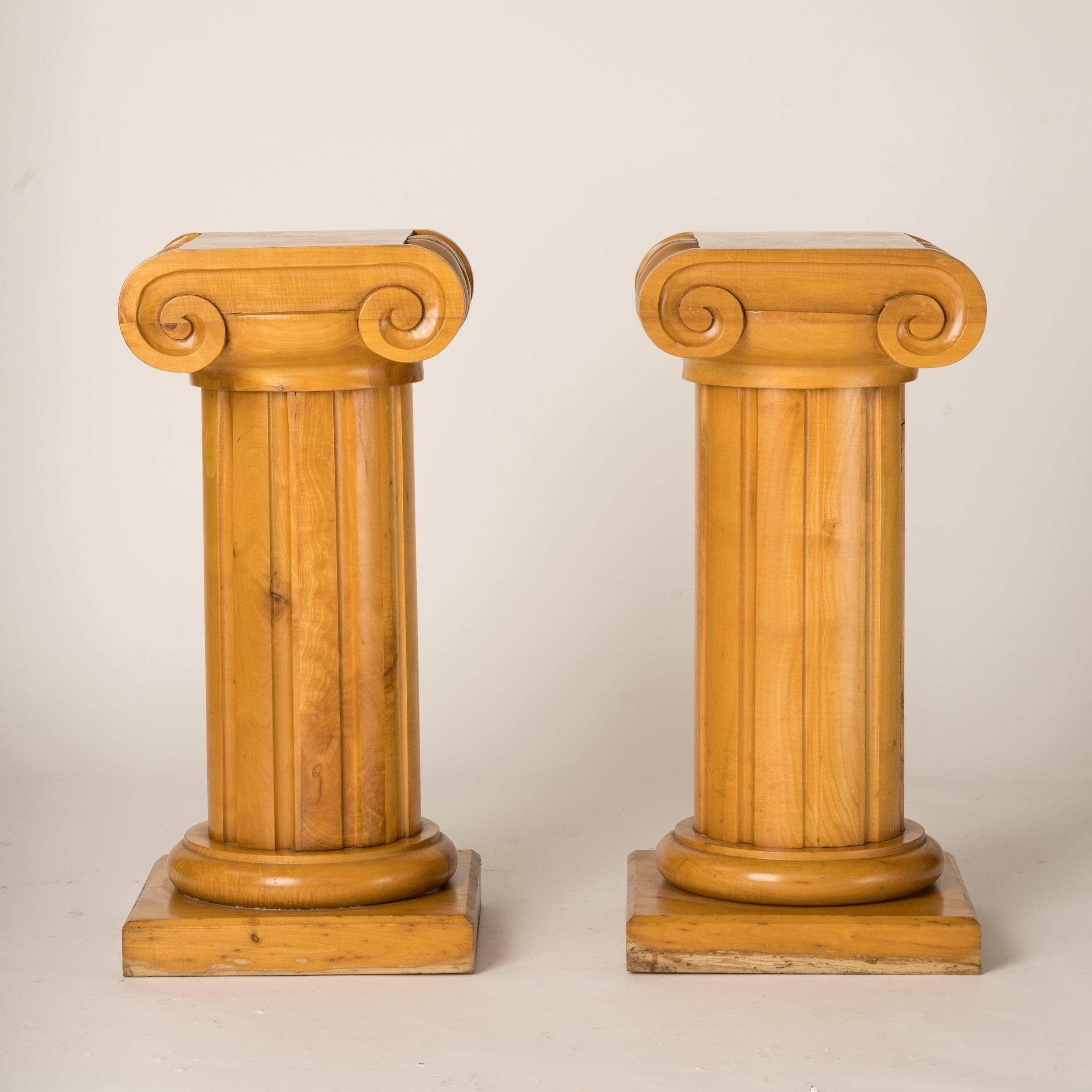 Memphis Inspired Solid Sycamore Ionic Pedestals or Gueridon, Italy 1970's In Fair Condition For Sale In New York, NY