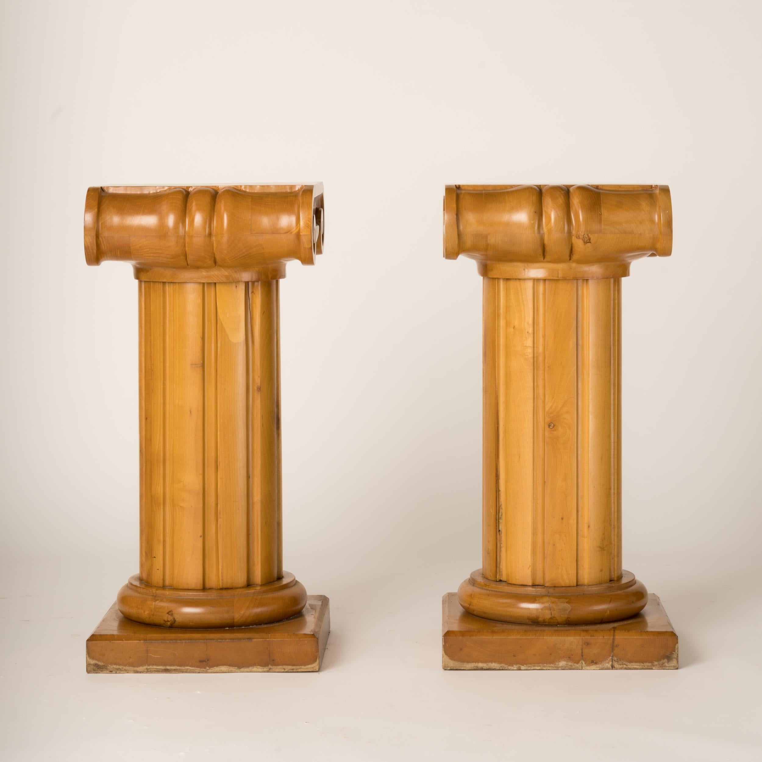 Late 20th Century Memphis Inspired Solid Sycamore Ionic Pedestals or Gueridon, Italy 1970's For Sale