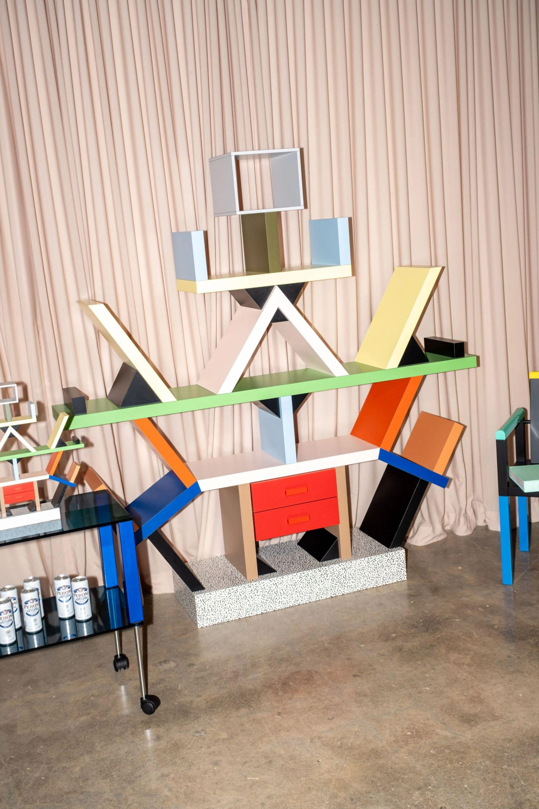 Italiano Mensola Memphis Milano Carlton di Ettore Sottsass in vendita