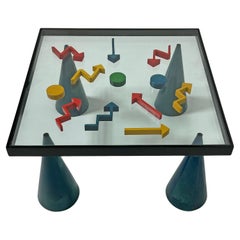 Mesa auxiliar estilo Memphis Milano de Legnomagia, Italia Ca. 1980s