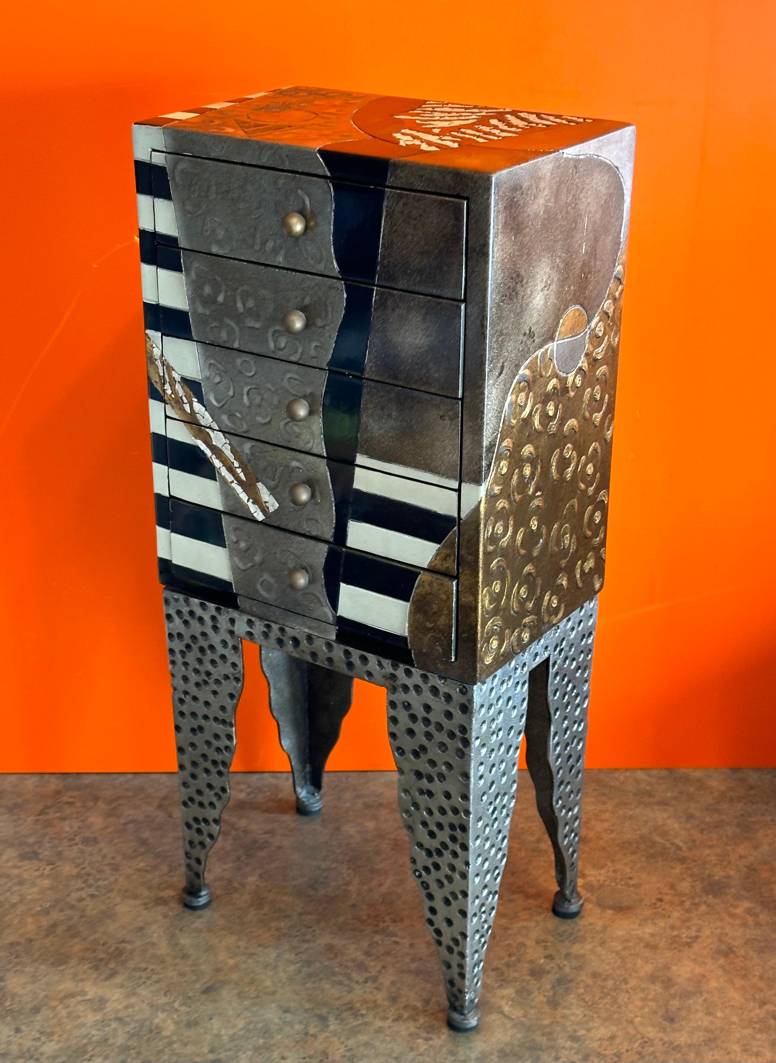 Coffre à bijoux postmoderne Memphis dans le style d'Ettore Sottsass en vente 5