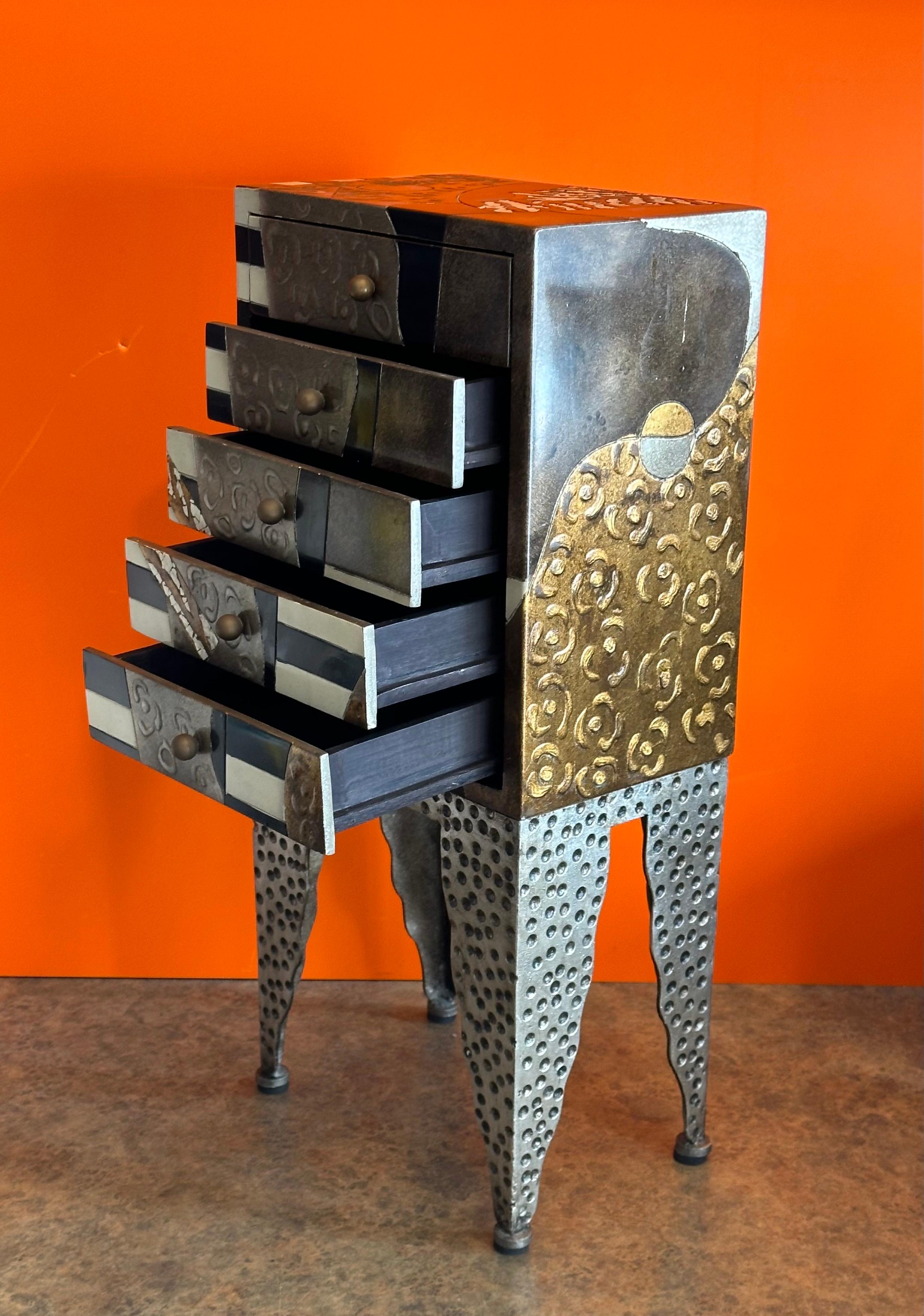 Coffre à bijoux postmoderne Memphis dans le style d'Ettore Sottsass en vente 6