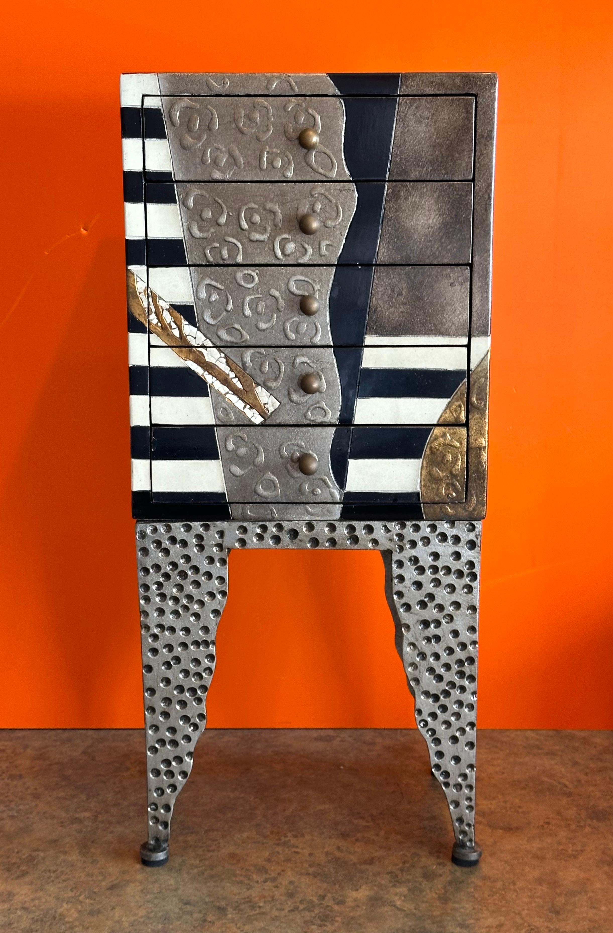 Coffre à bijoux postmoderne Memphis dans le style d'Ettore Sottsass en vente 8
