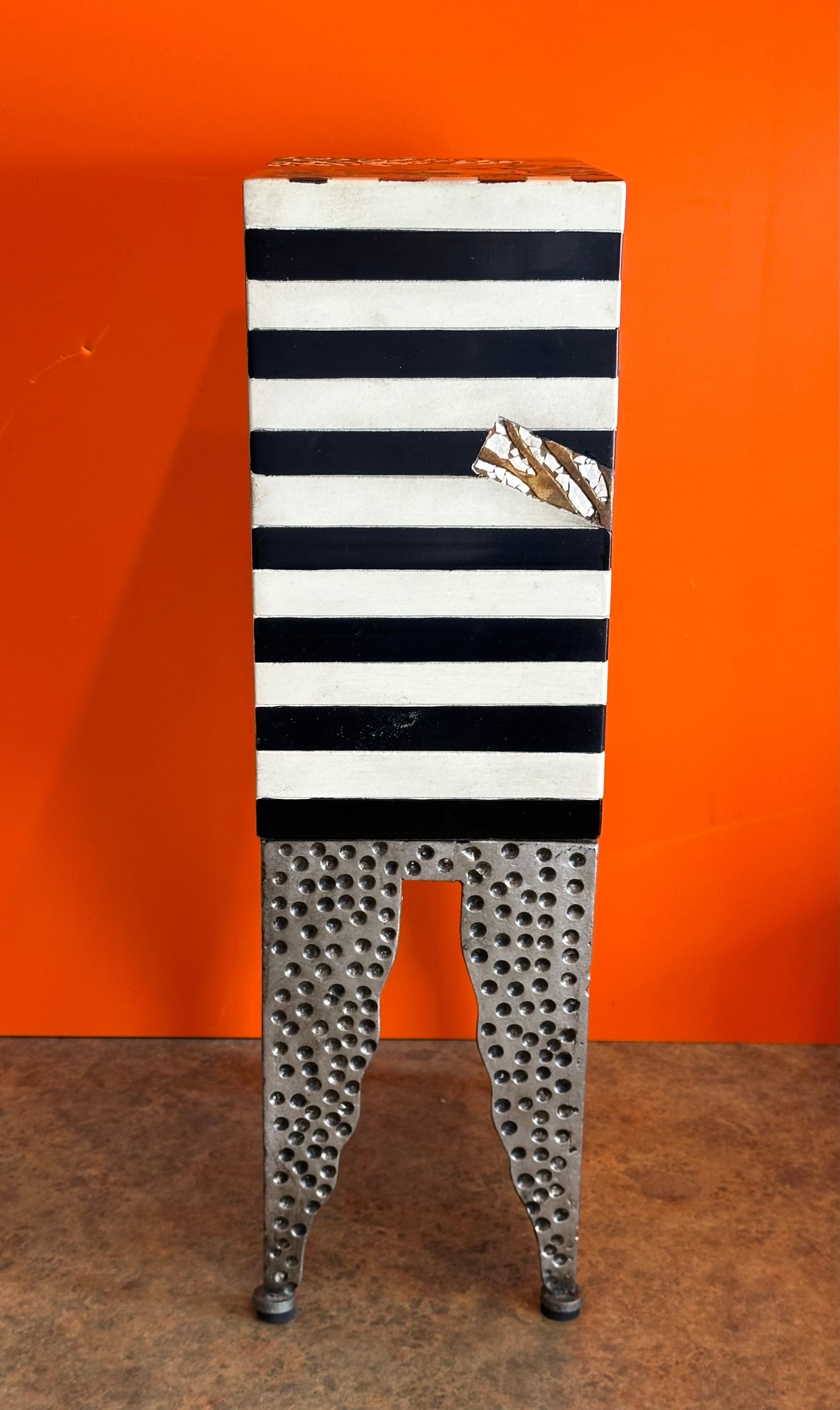 Laiton Coffre à bijoux postmoderne Memphis dans le style d'Ettore Sottsass en vente